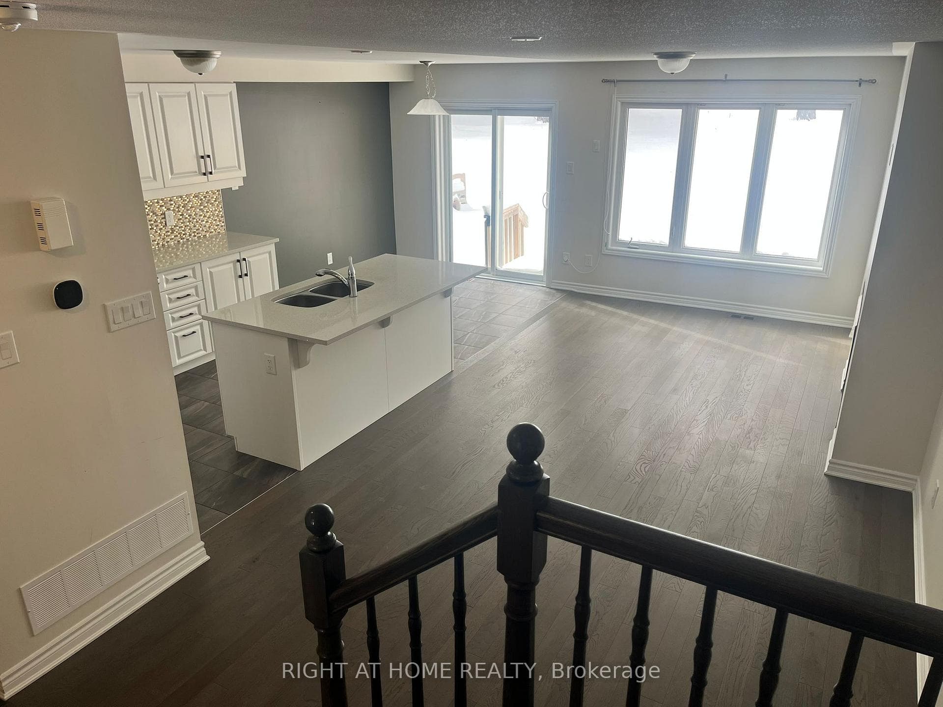 209 HARTSMERE Drive photo 21