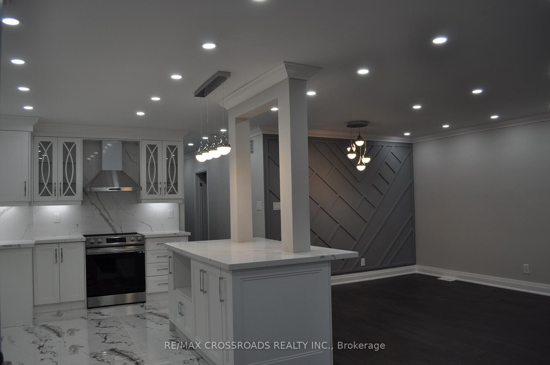 120 Hiscock Boulevard photo 3