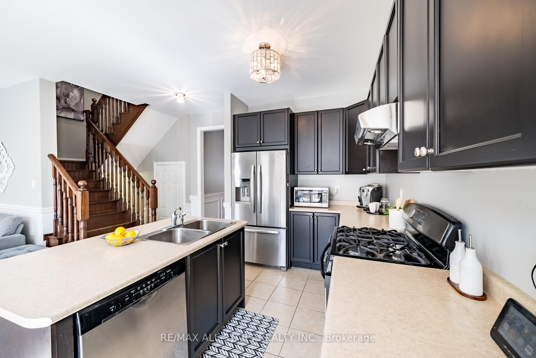 144 Durhamview Crescent photo 12