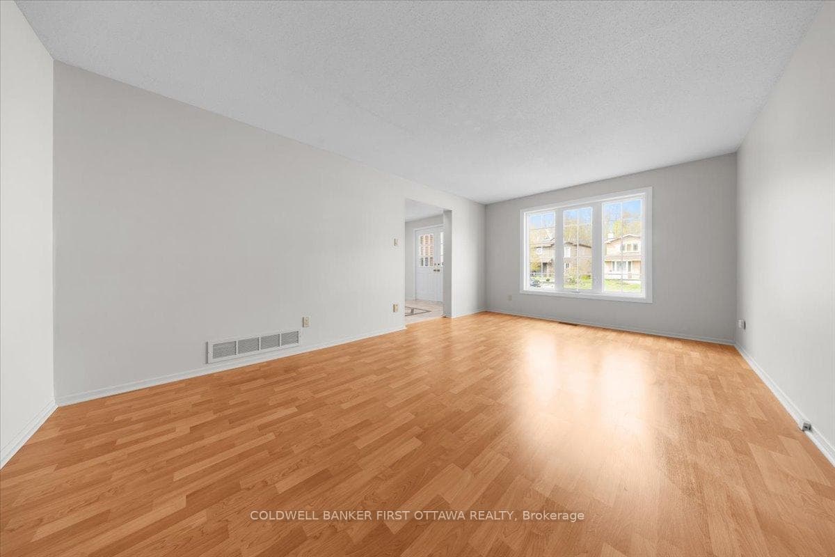 1841 Thistleleaf Crescent photo 19