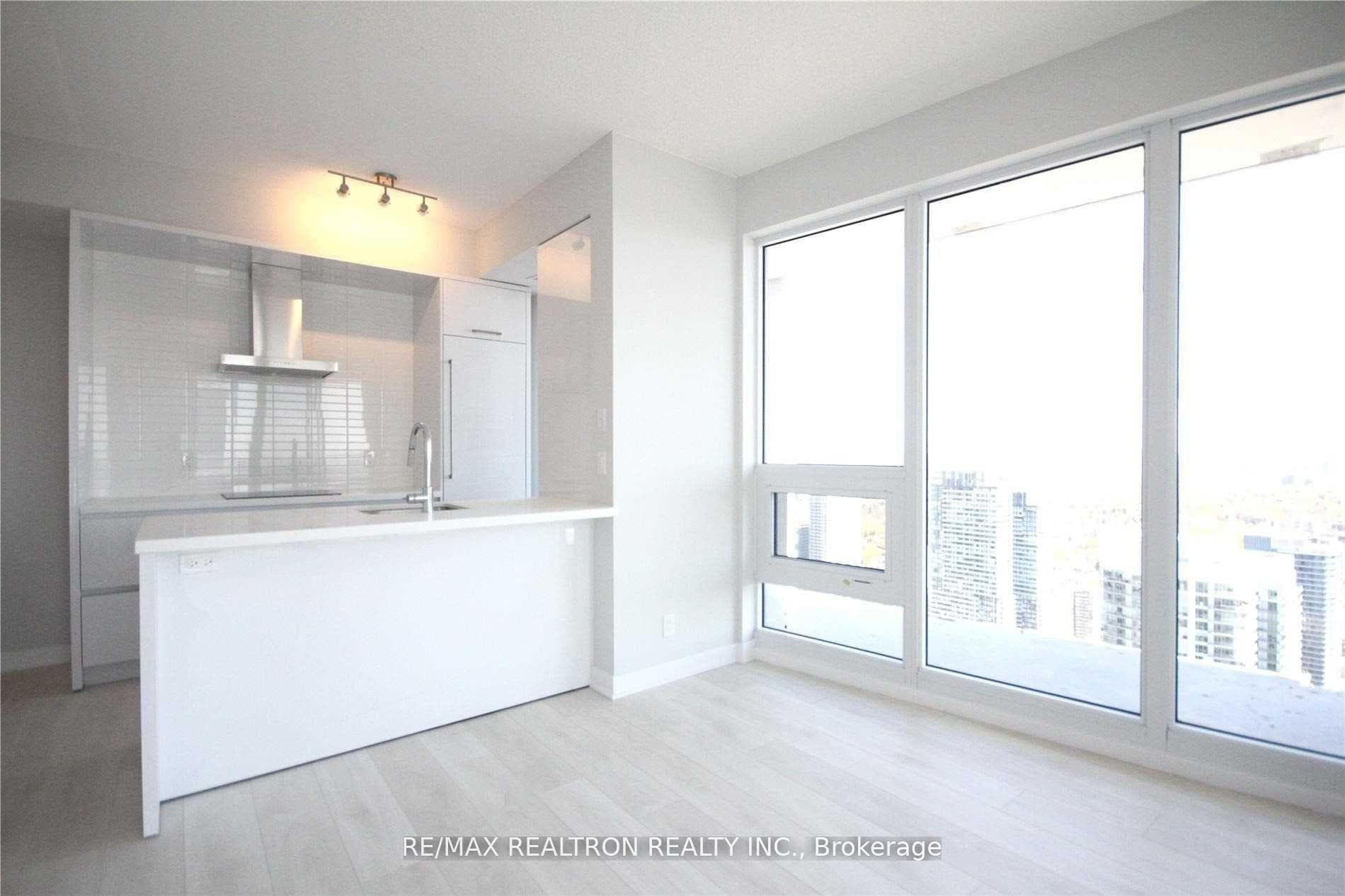 2221 Yonge Street Unit 4603 photo 5