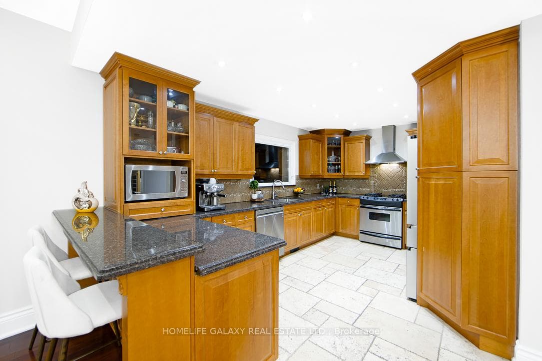 526 Rosebank Road photo 10