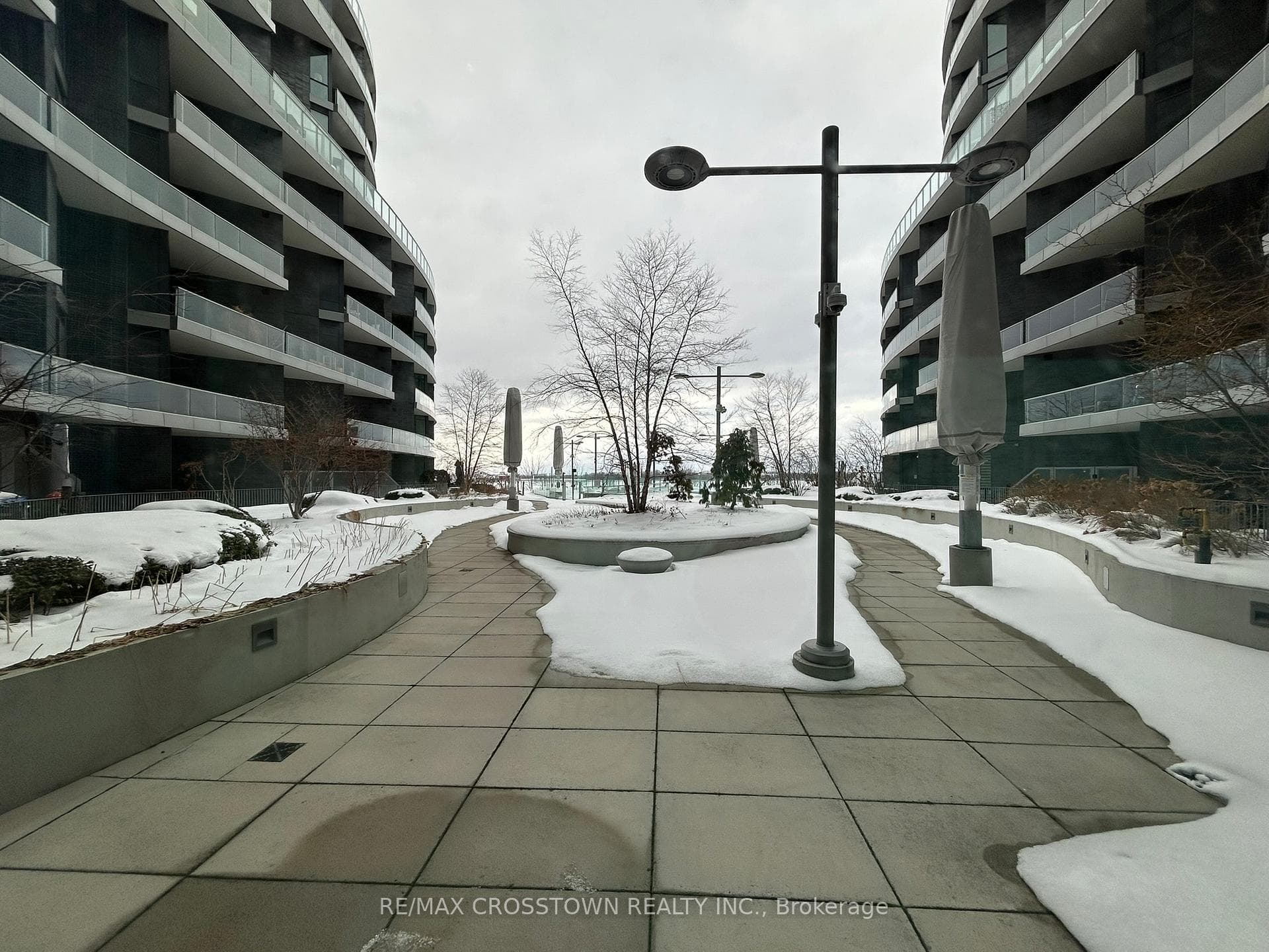 1 Edgewater Drive Unit 615 photo 29