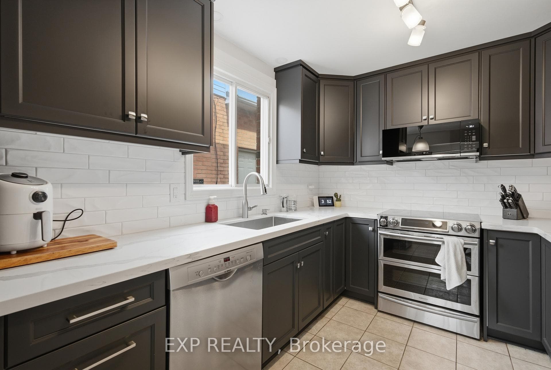 86 Baxter Crescent photo 23