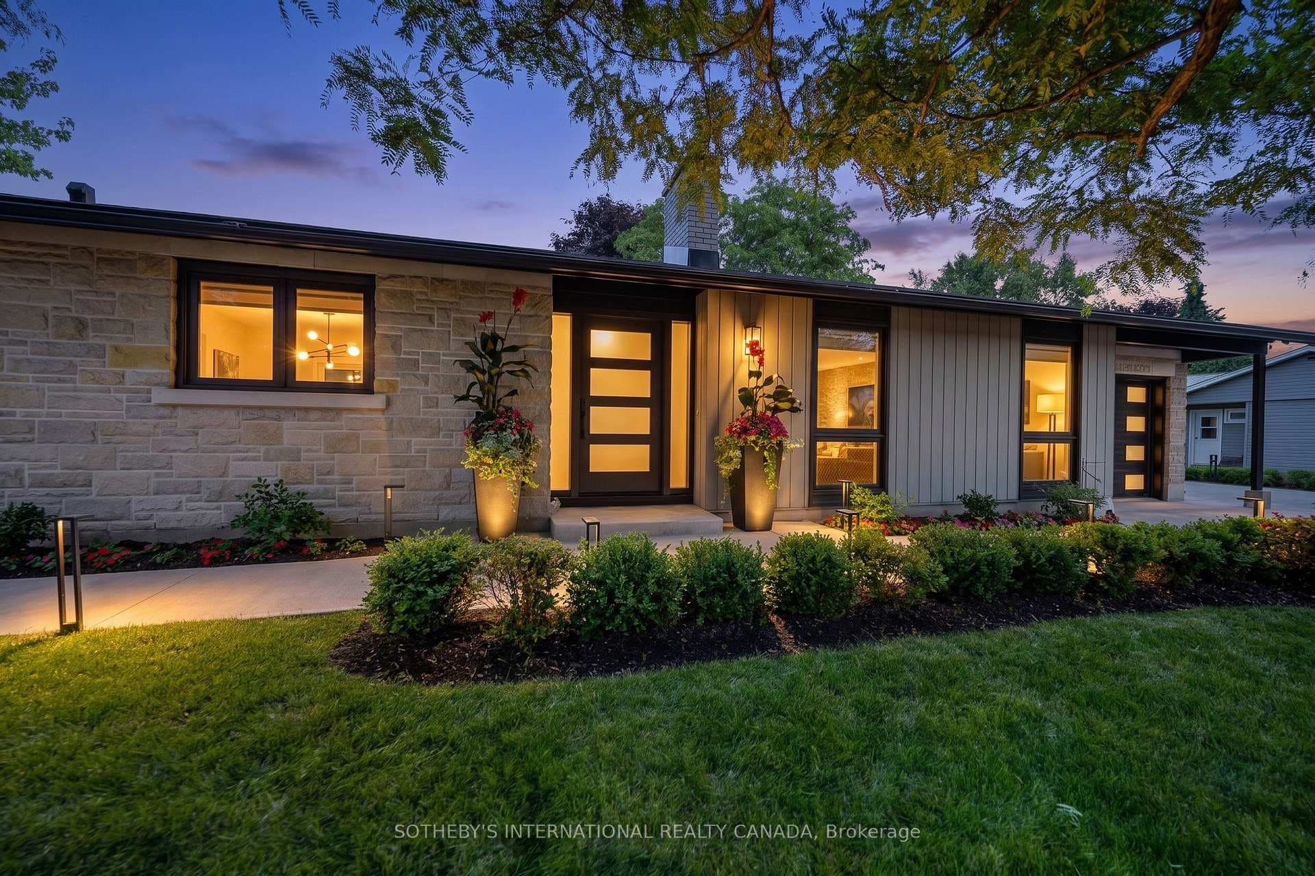2 Parkglen Drive photo 4