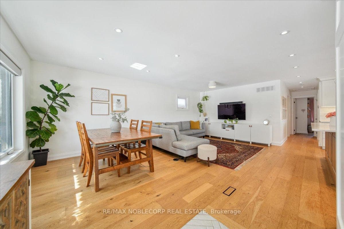 72 Christina Crescent photo 6