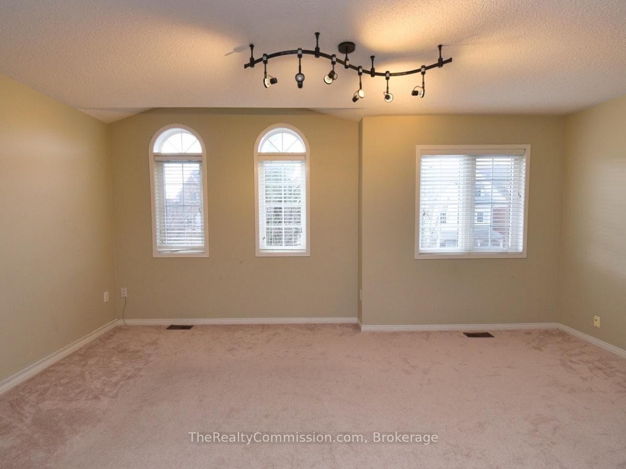 115 Gatwick Drive photo 22