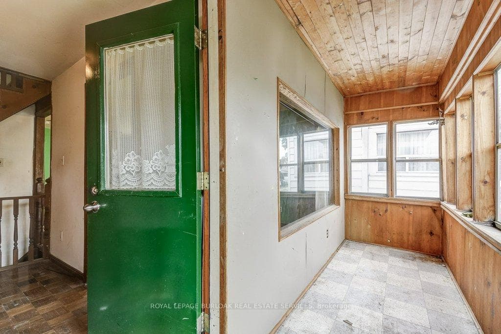 24 Albany Avenue photo 3