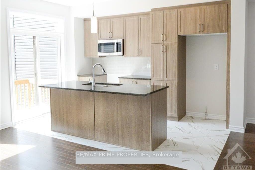 637 FISHER Street photo 8
