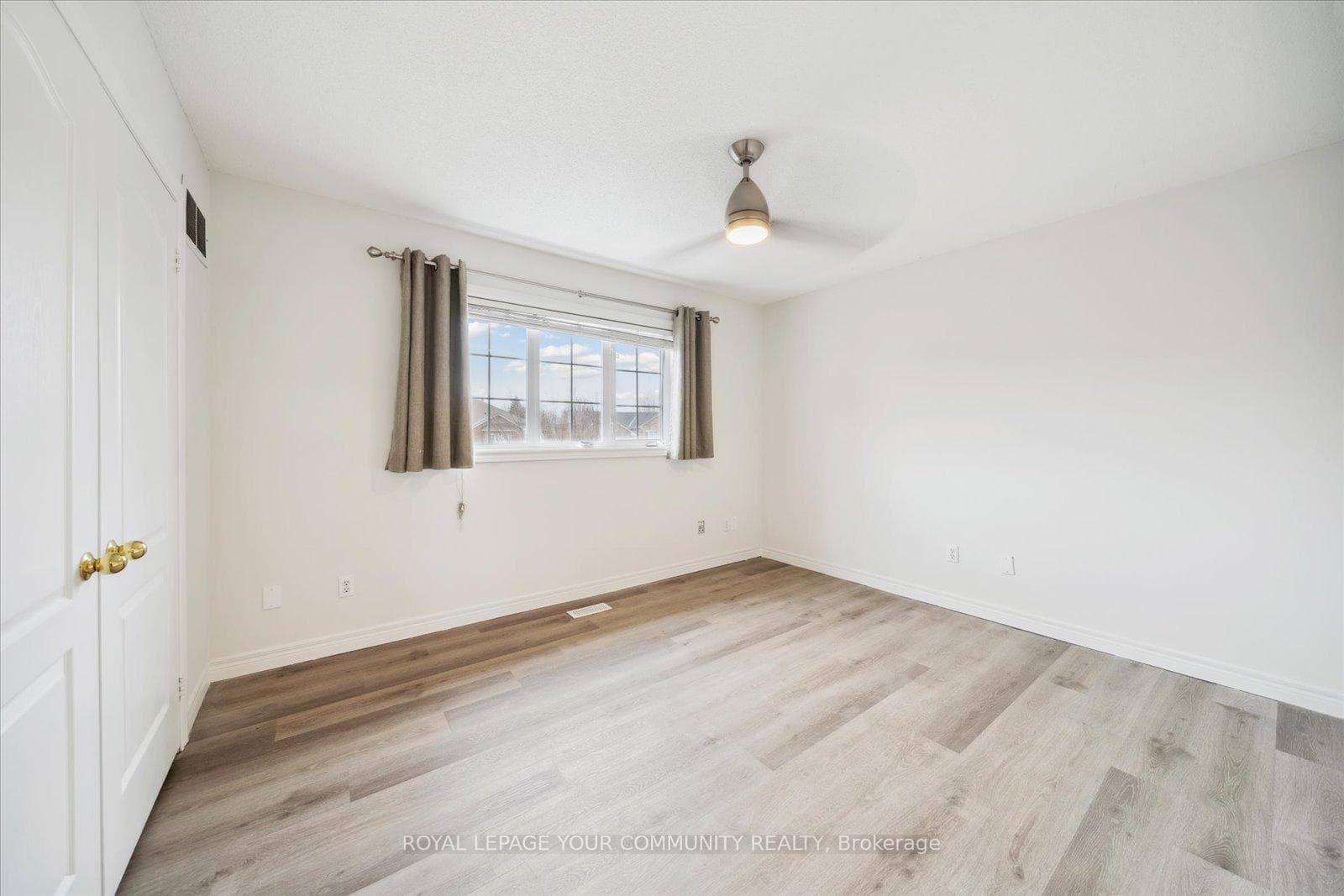 550 Rourke Place photo 11