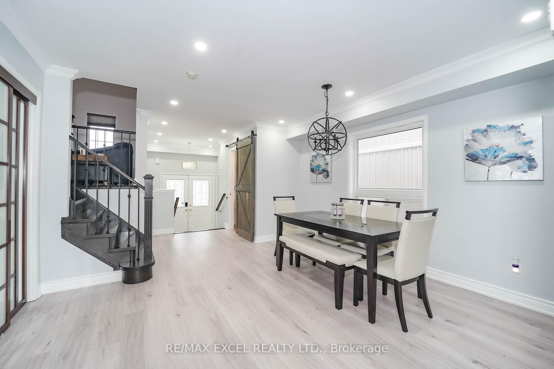 1031 Beneford Road photo 7