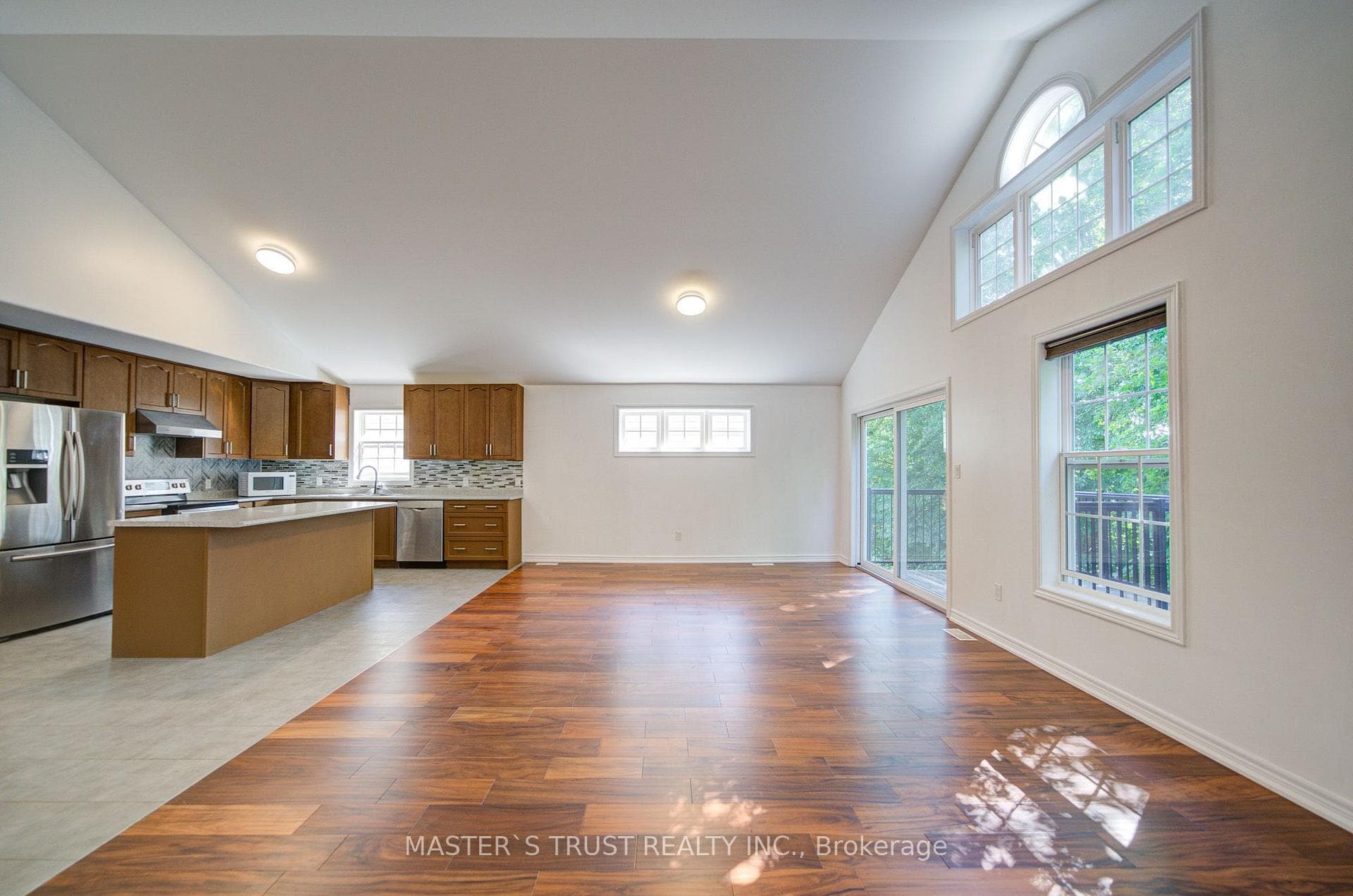 569 Grange Way photo 11