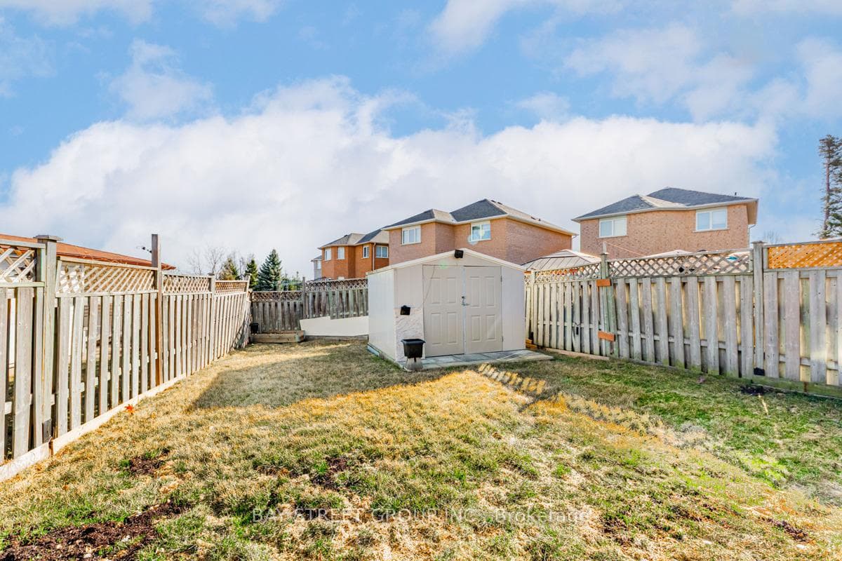98 Royalpark Way photo 36
