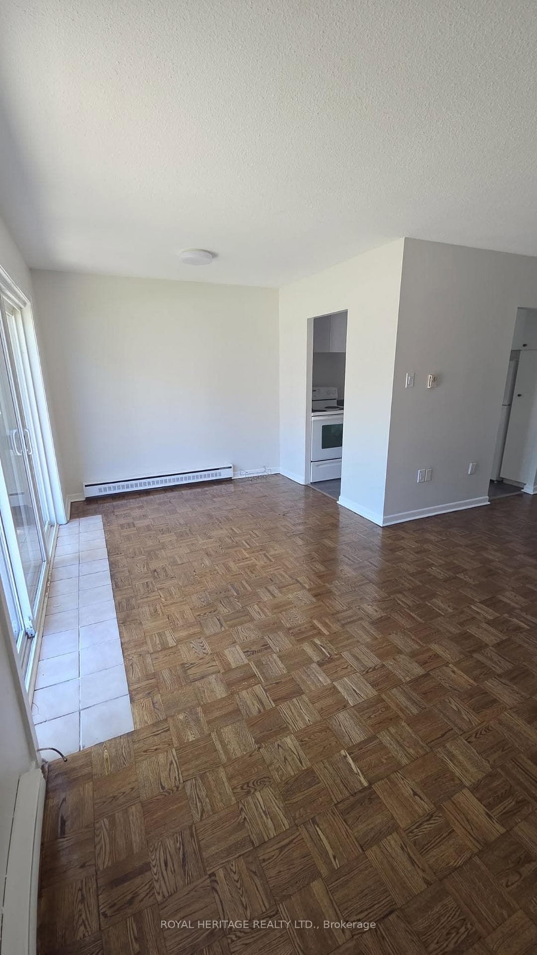 945 Simcoe Street Unit 2 photo 4