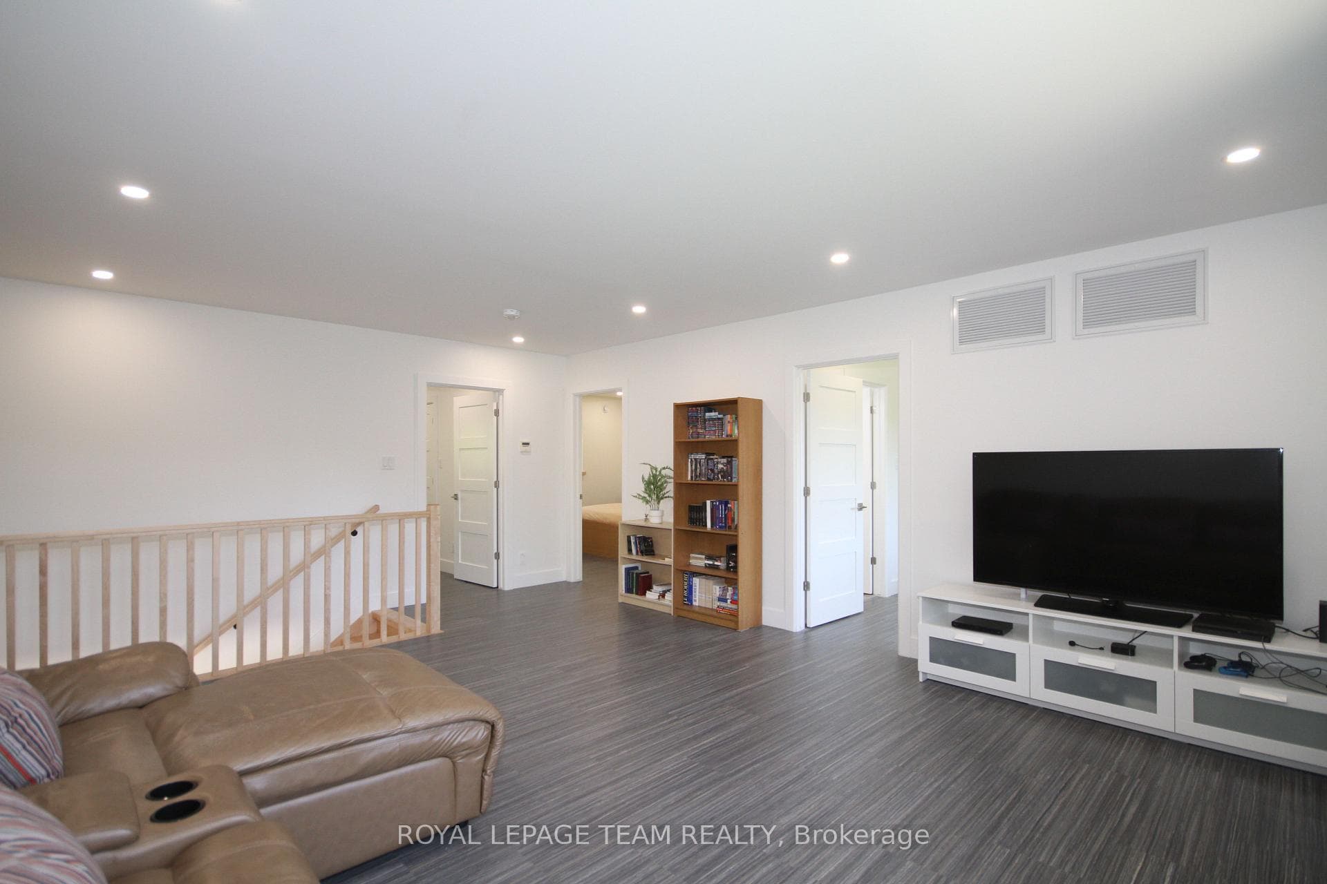 734 Townline Road photo 17