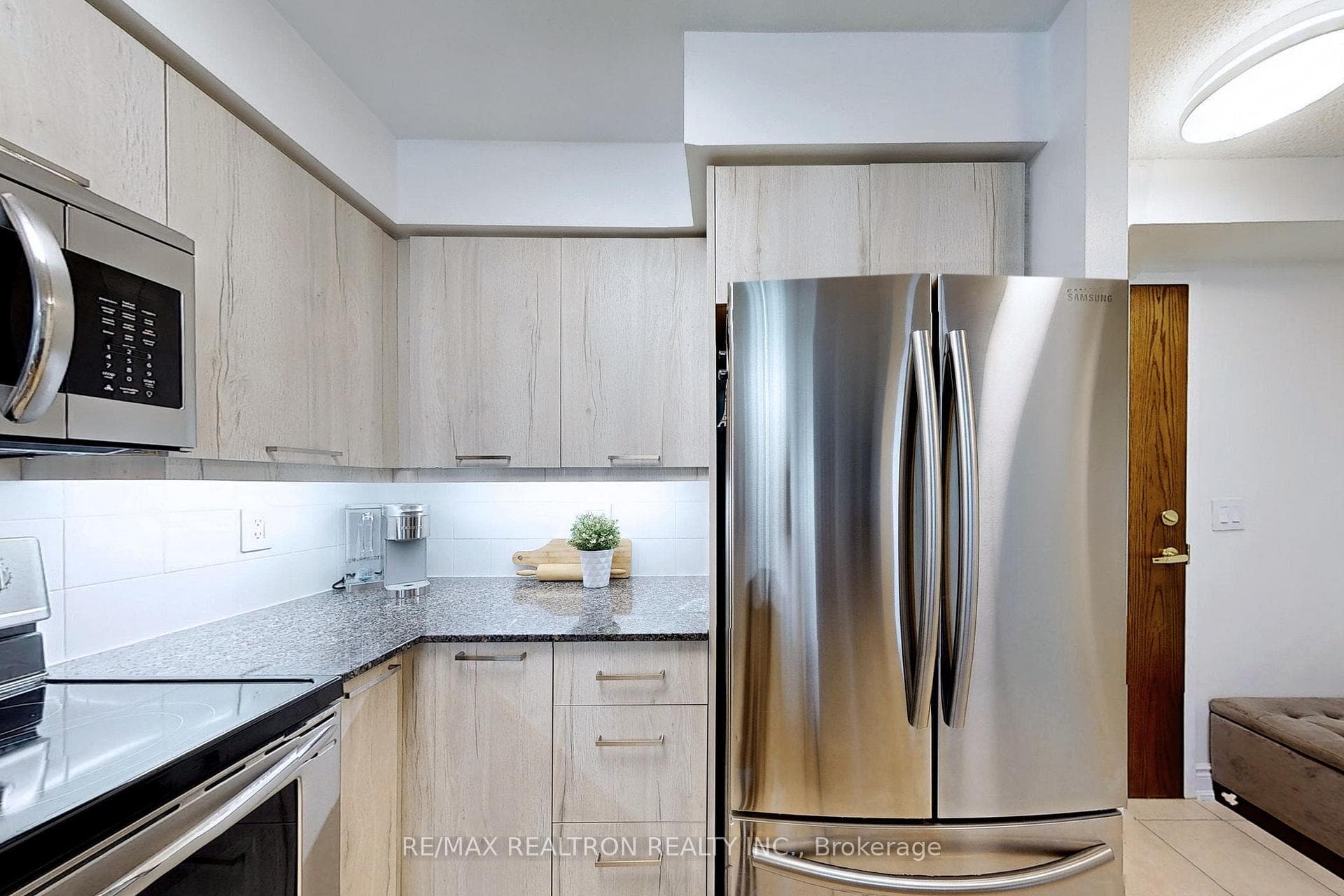 185 Oneida Crescent Unit 908 photo 13