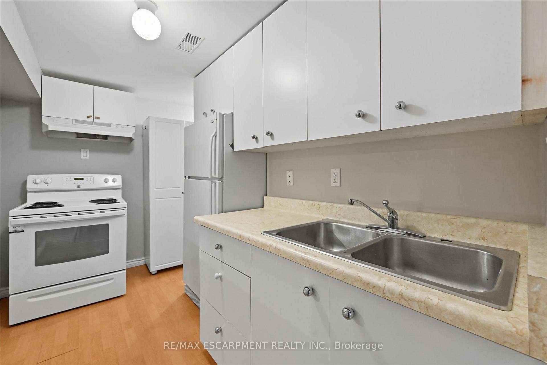 966 UPPER SHERMAN Avenue photo 35