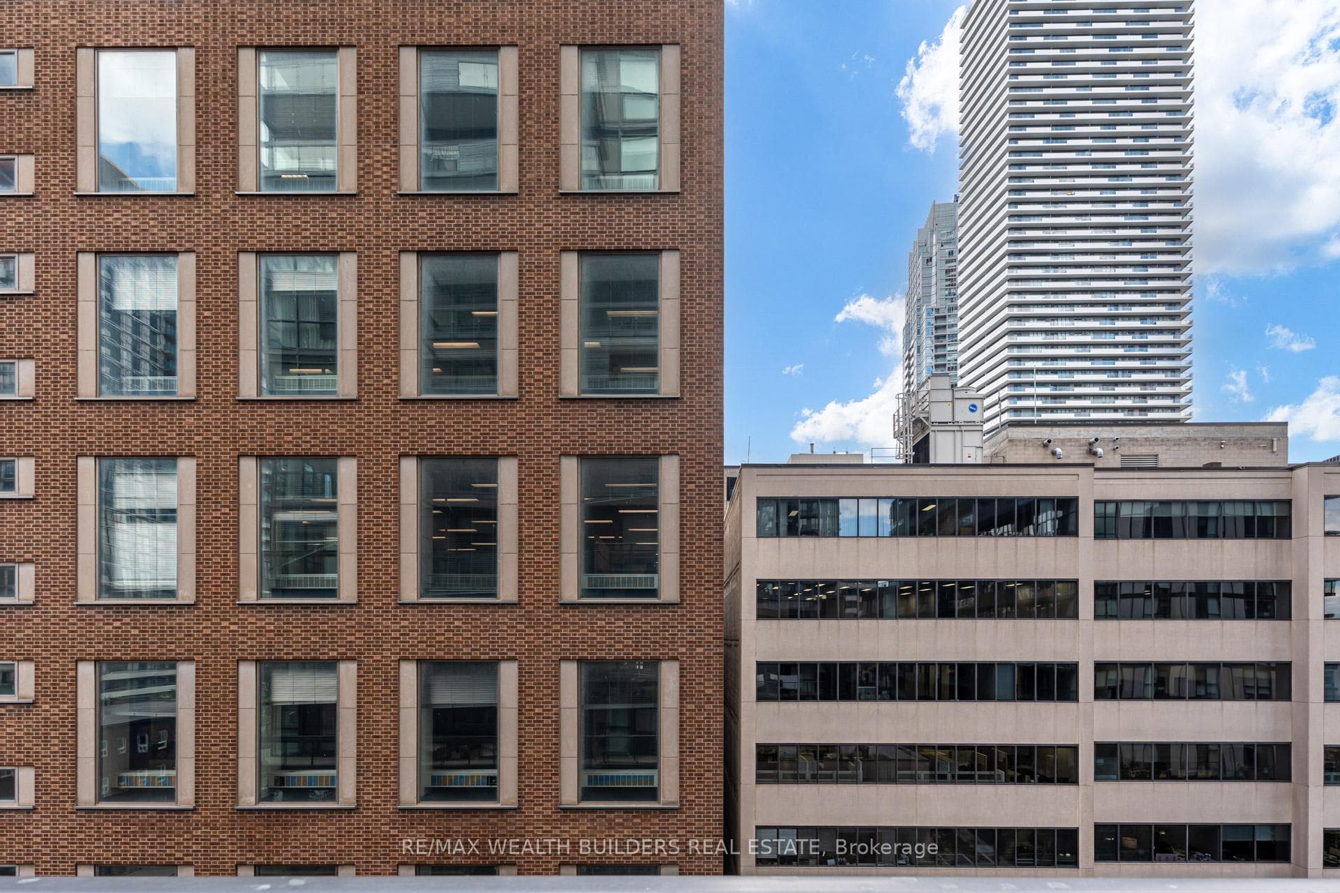 39 Roehampton Avenue Unit 405 photo 34