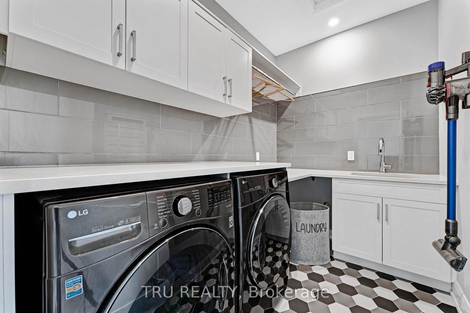 536 LEIMERK Court photo 32