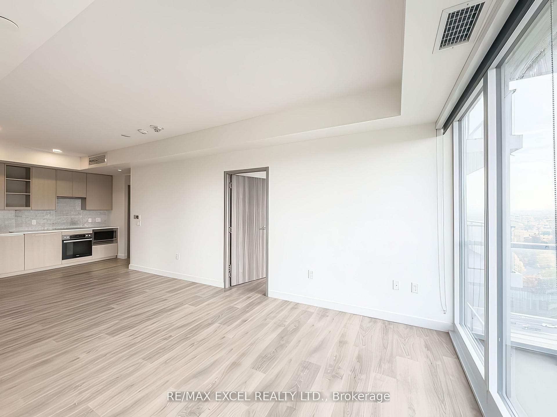 95 McMahon Drive Unit 2209 photo 9
