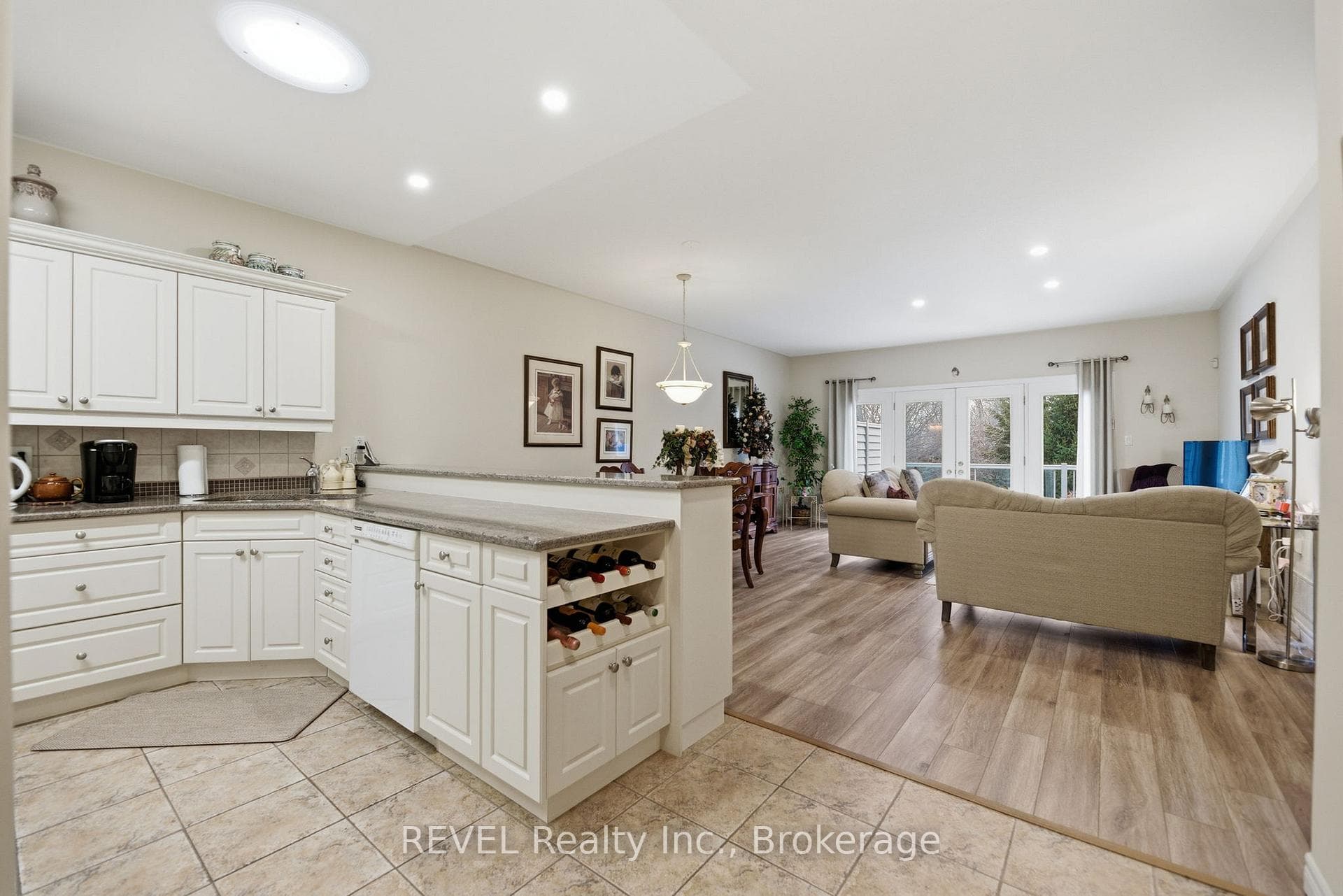 6295 Forest Ridge Drive photo 11