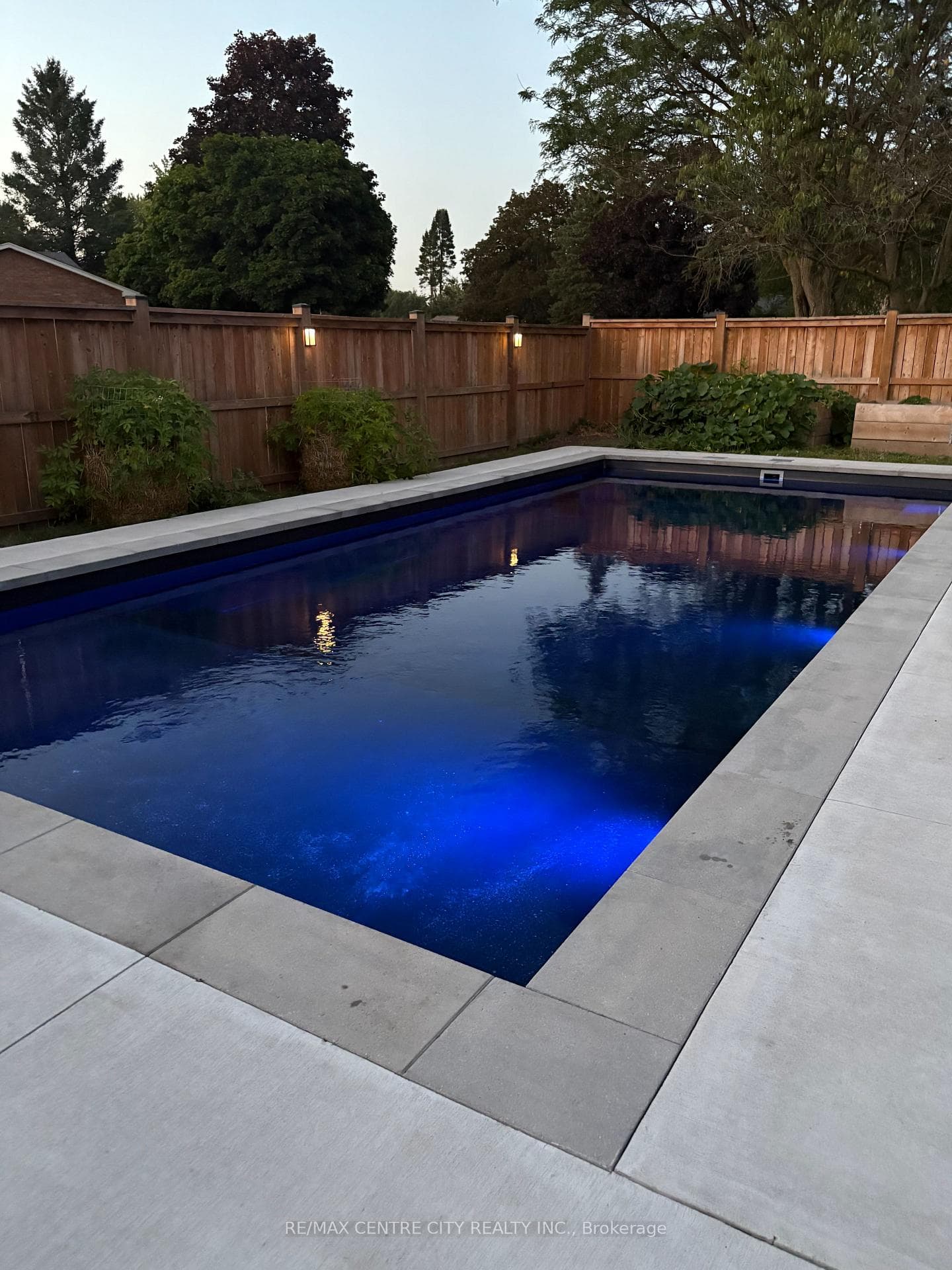 140 Oakwood Place photo 35