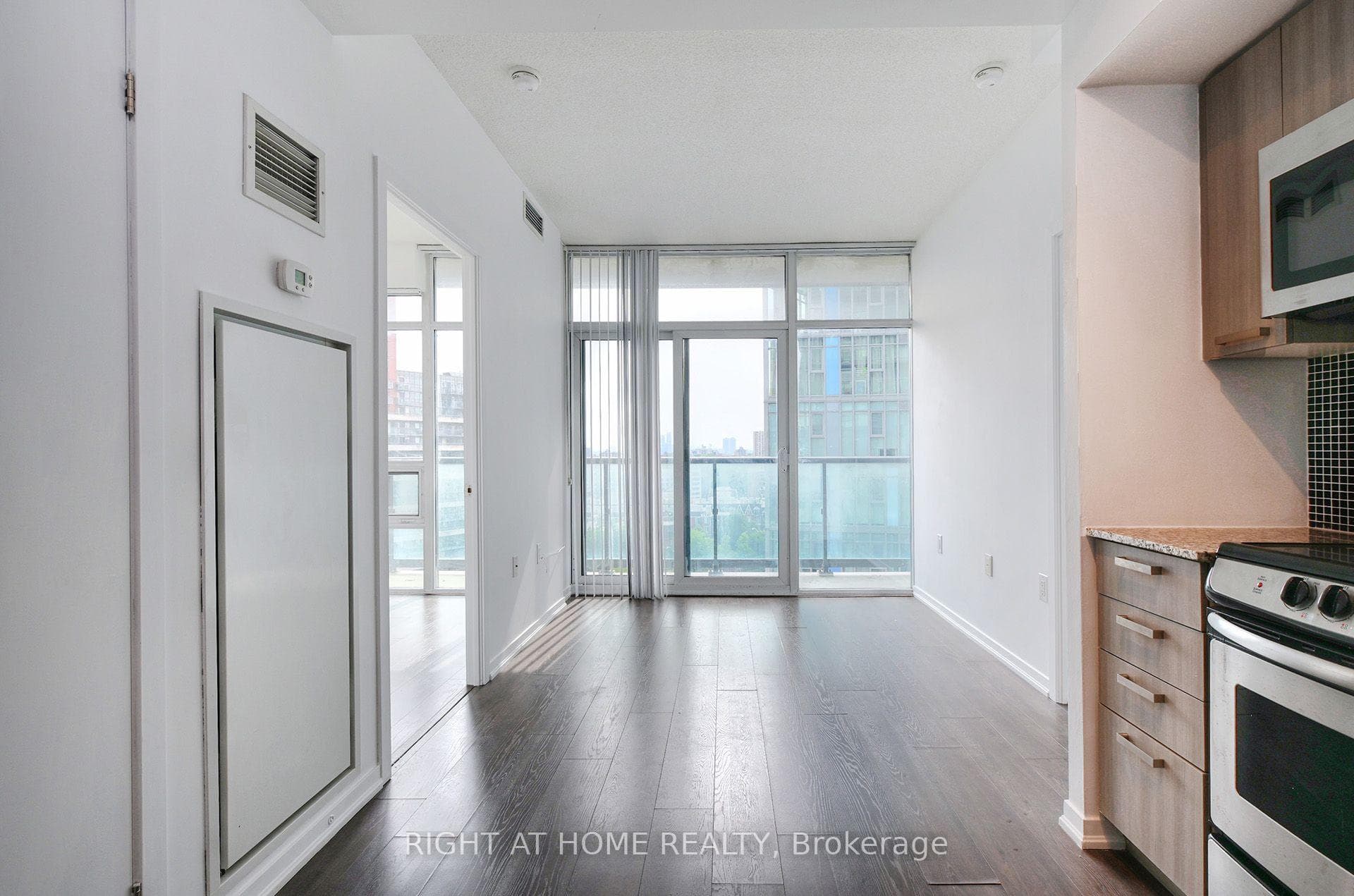 36 Lisgar Street Unit 1511 photo 9