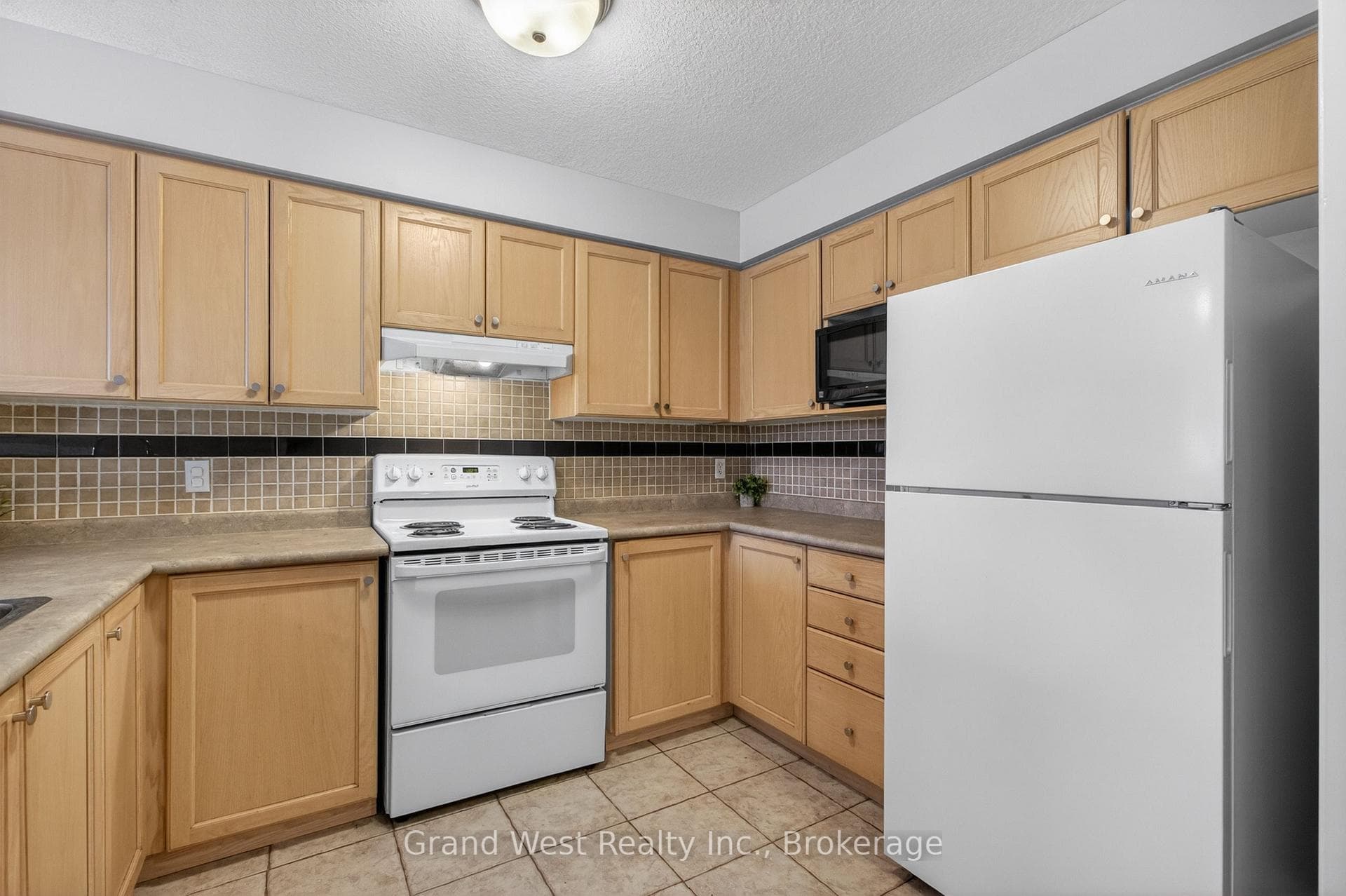 12 FERNCLIFFE Street photo 19