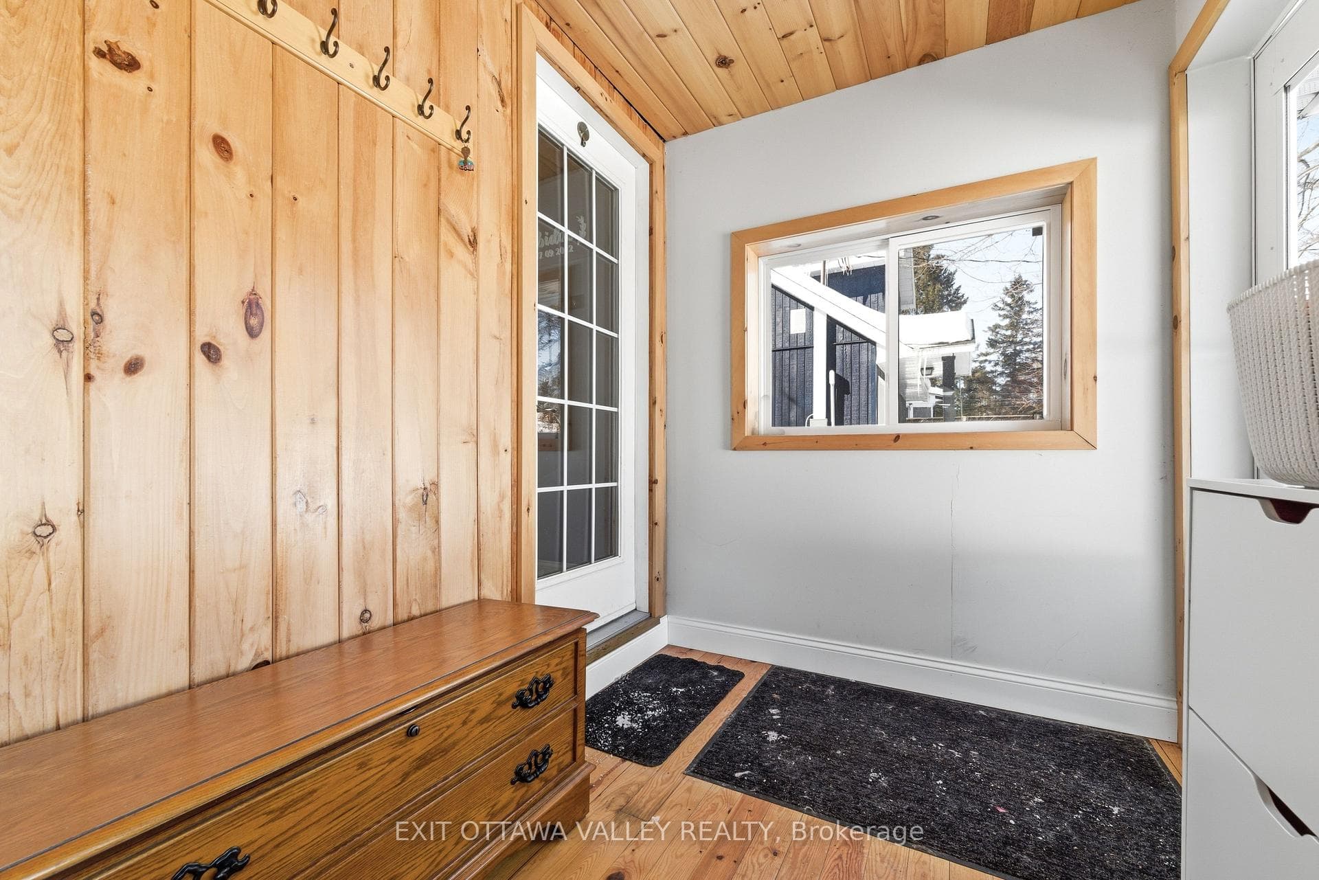 13 Spruce Crescent photo 3