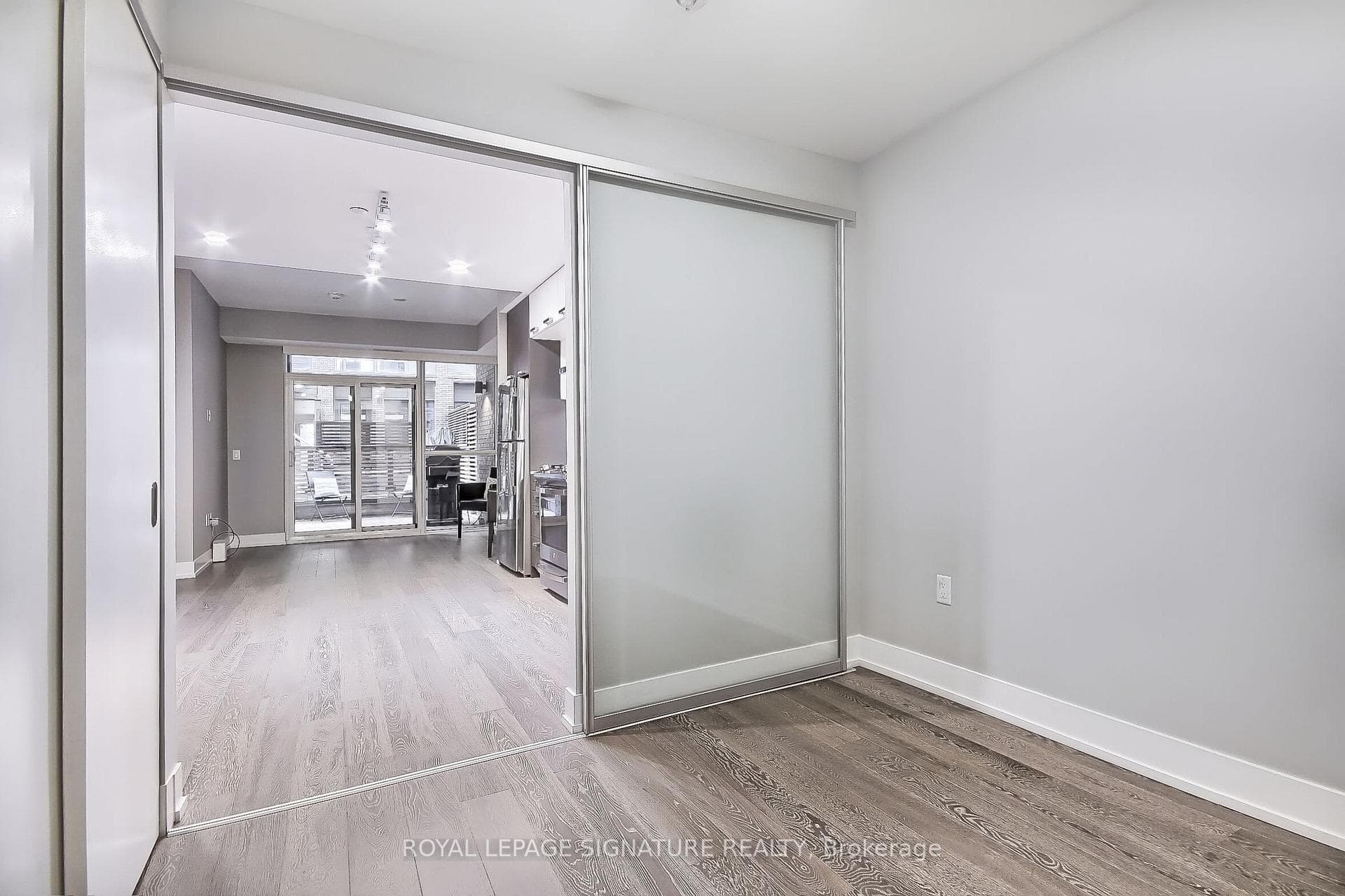 1331 Queen Street Unit 101 photo 21