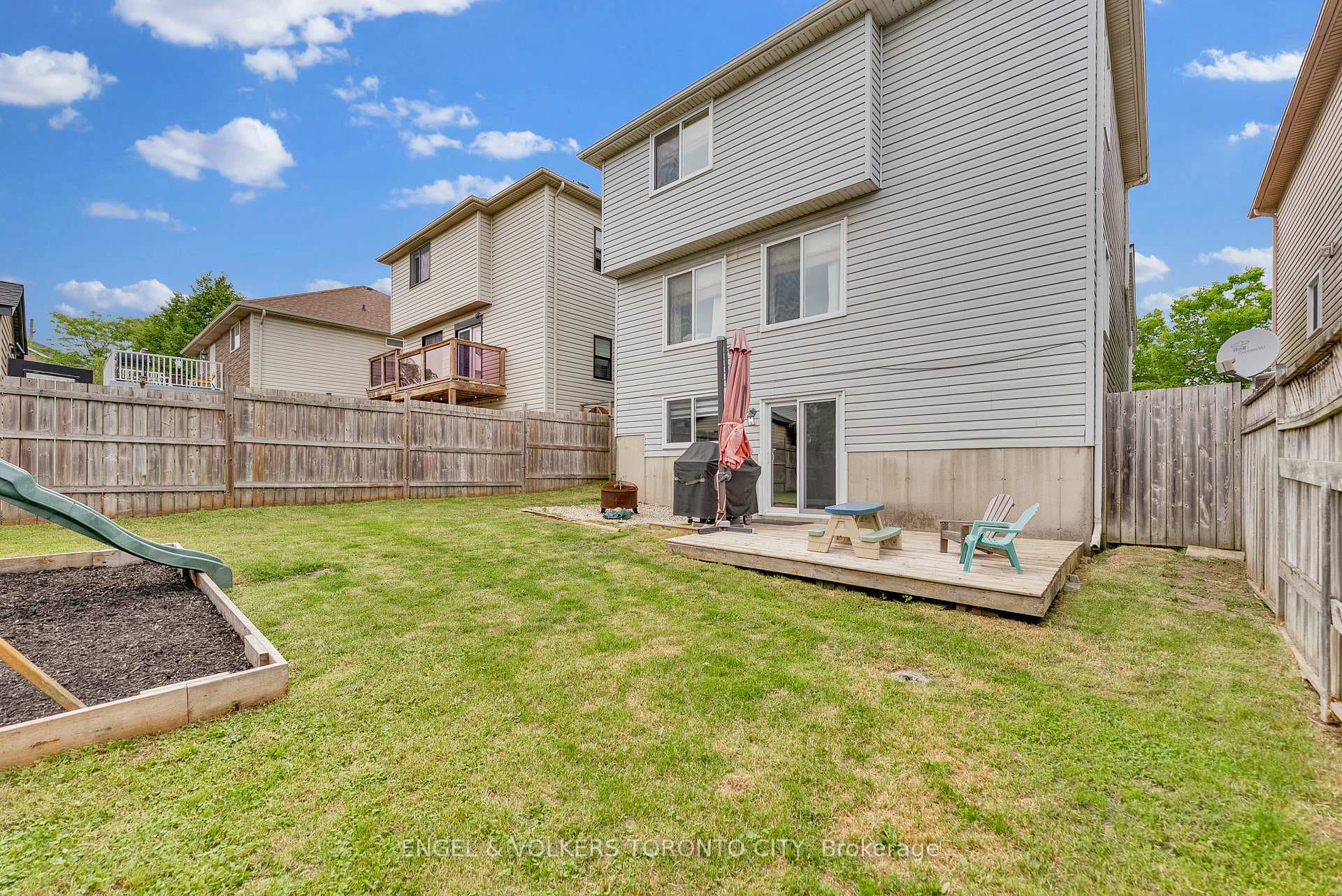 786 Hunters Gate Crescent photo 44
