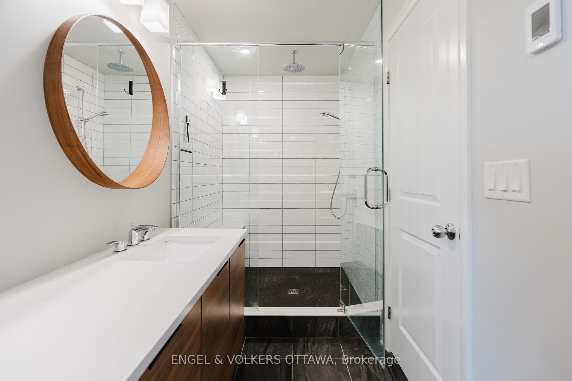 512 Chene Way photo 23