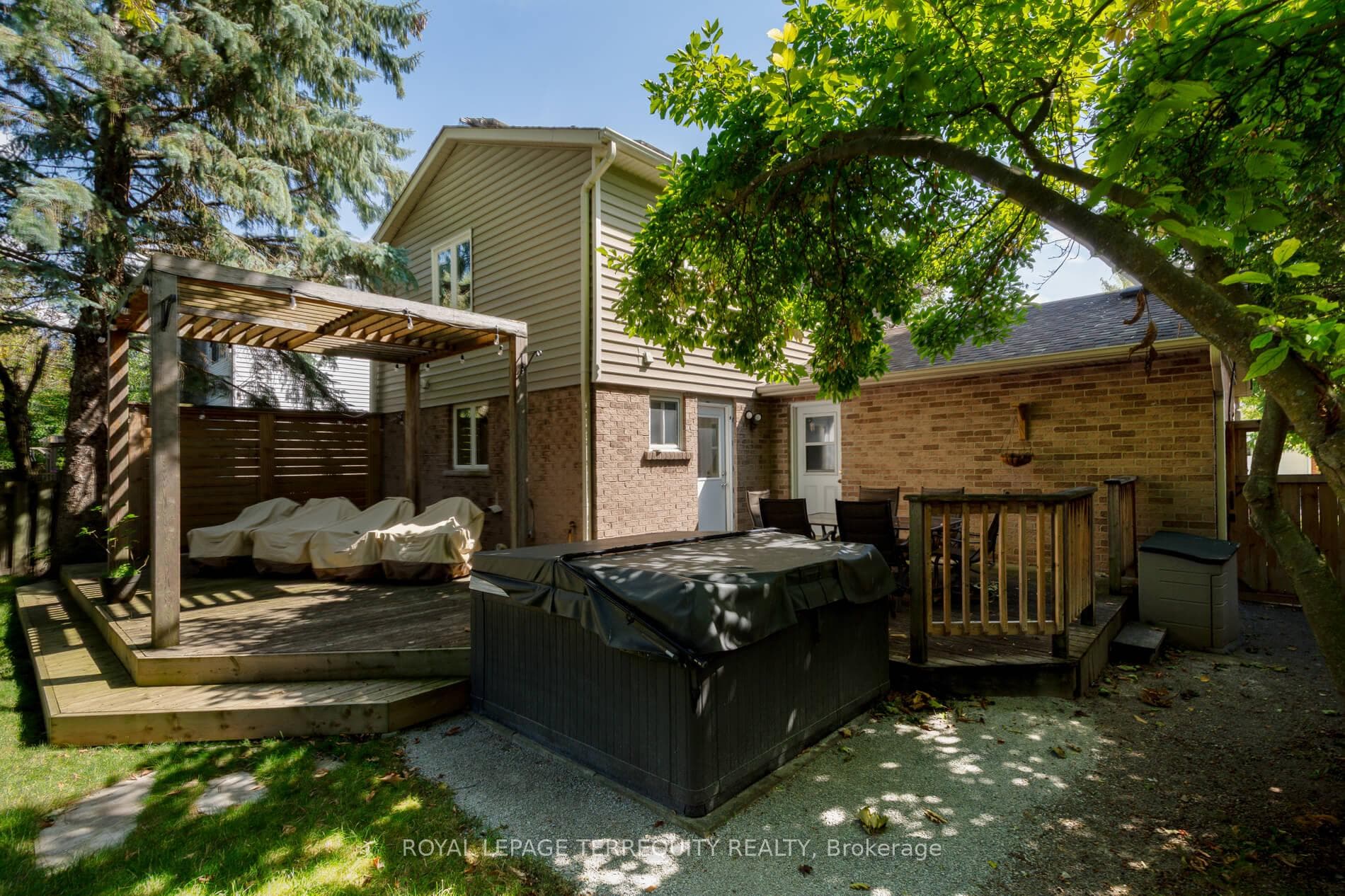 290 Manchester Drive photo 31