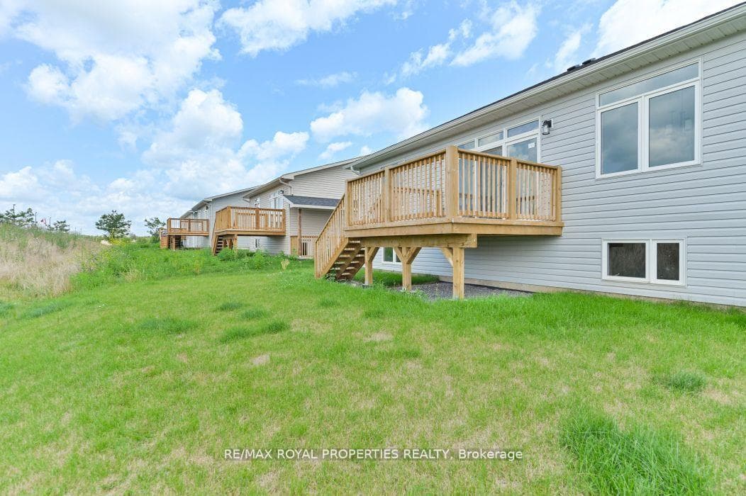 14 Summit Crescent photo 36