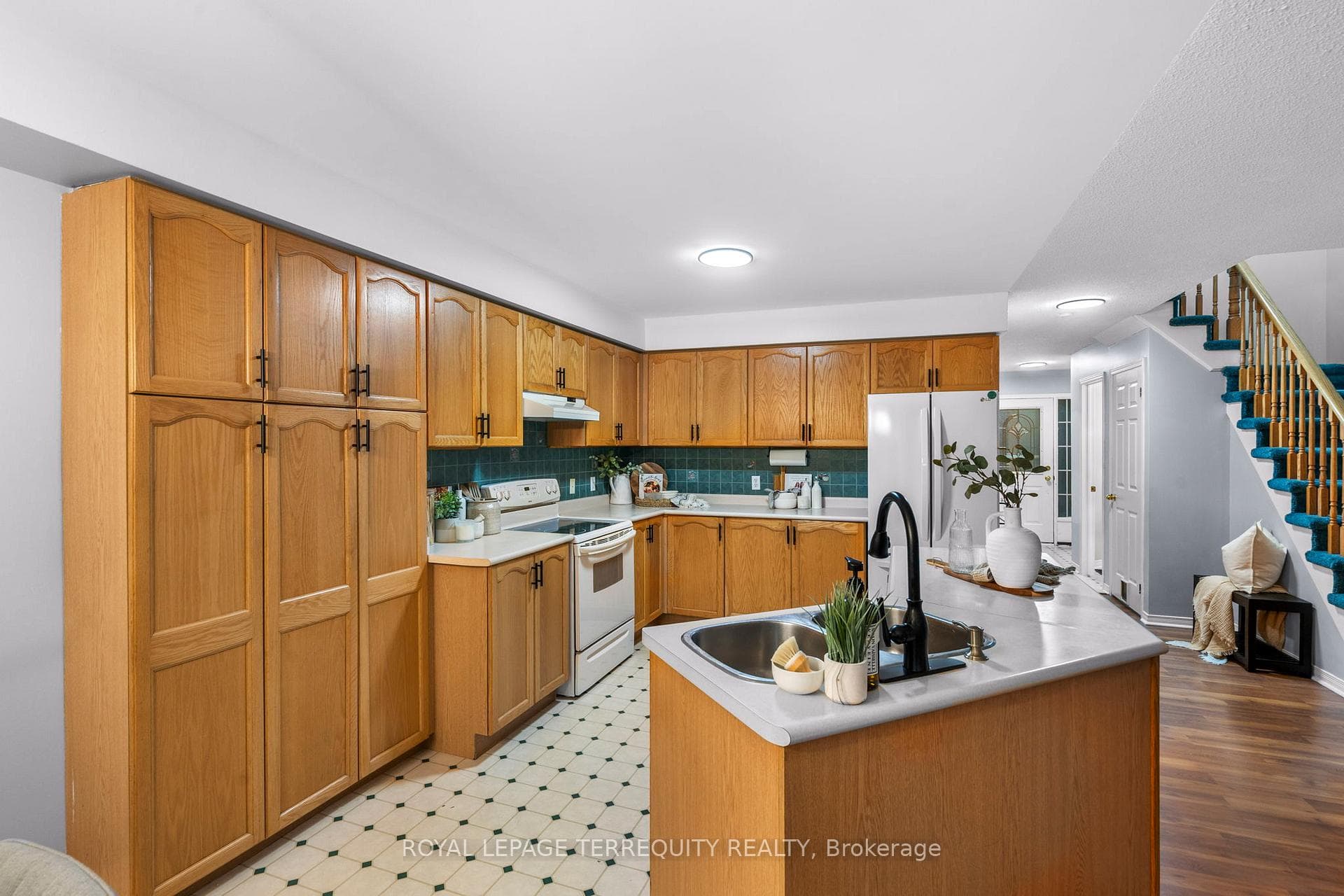 18 Wade Square photo 10