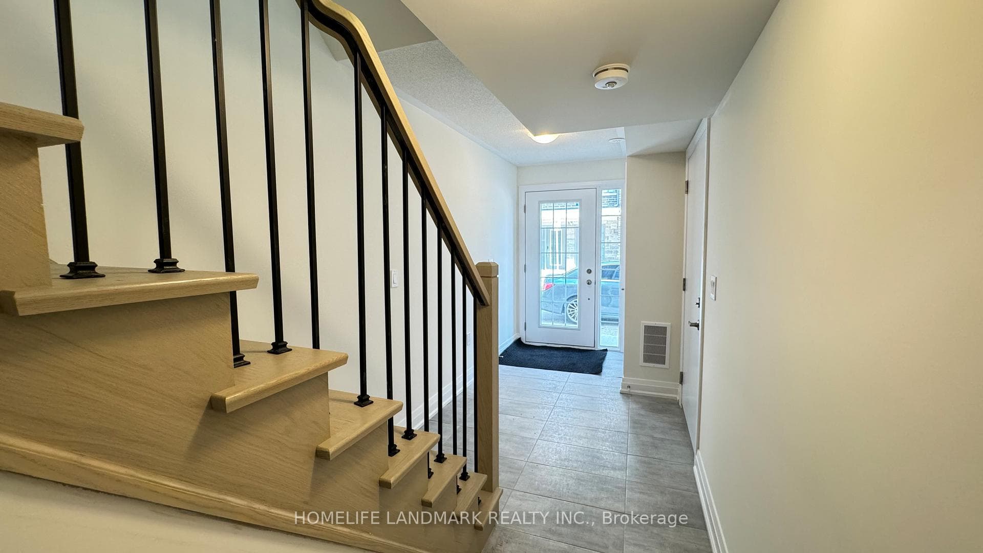 95 Clippers Crescent photo 2