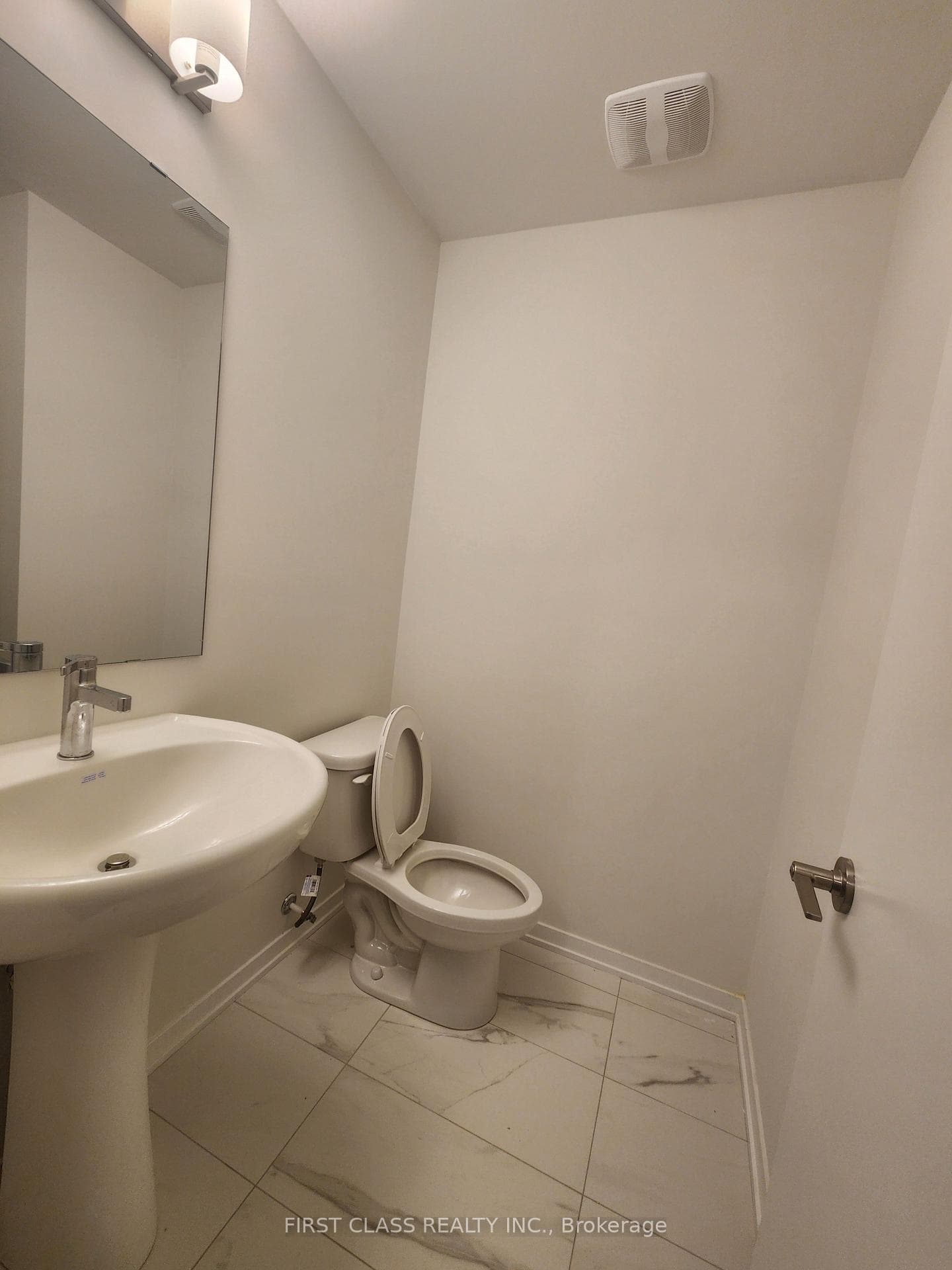 140 Honeycrisp Crescent Unit 290 photo 8
