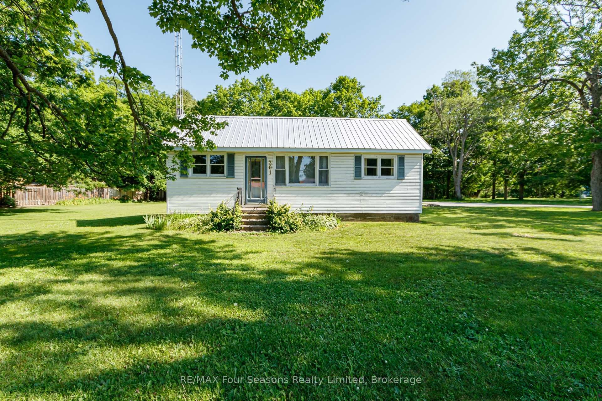 201 Sunnidale Street photo 3