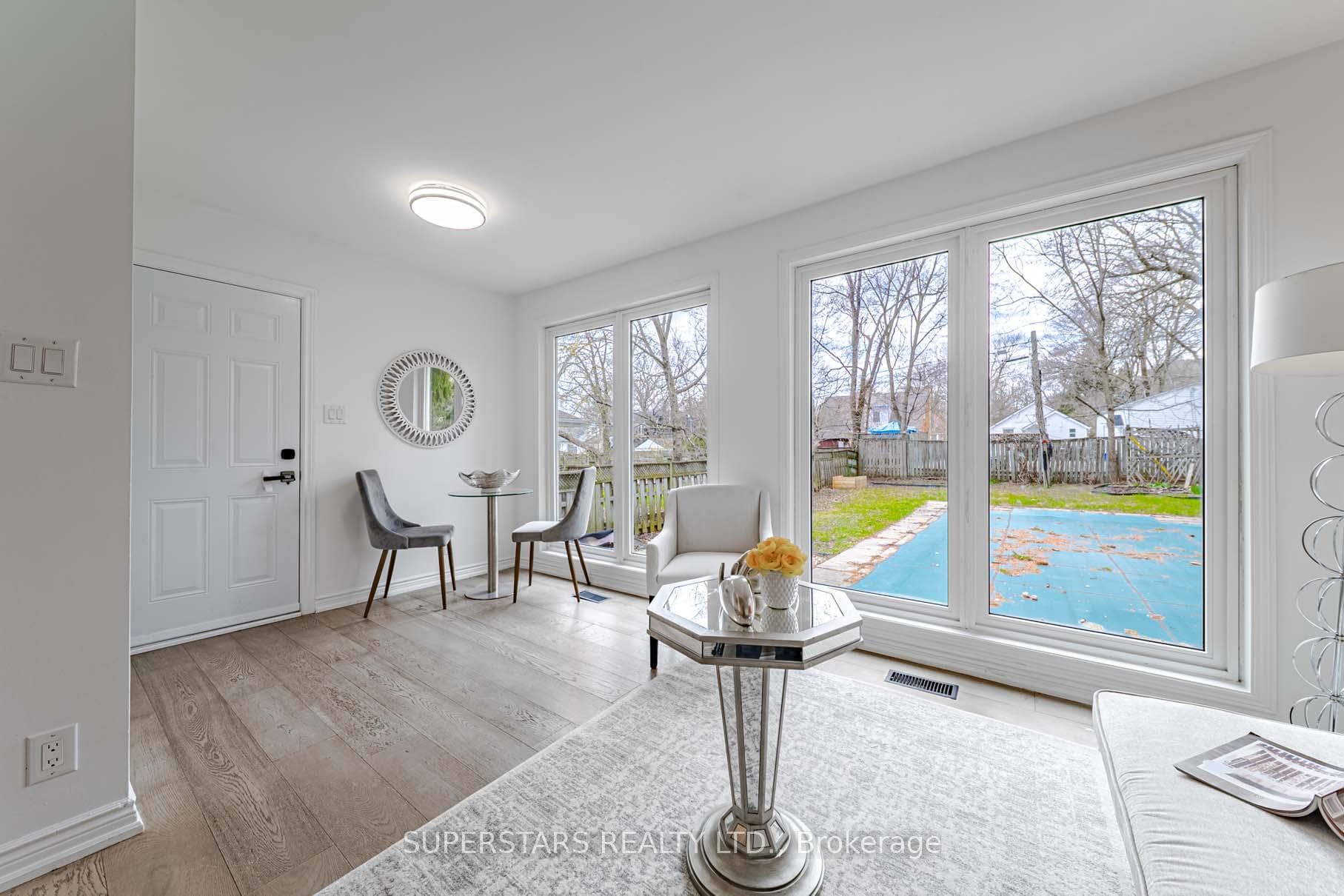 84 Lawrence Avenue photo 13