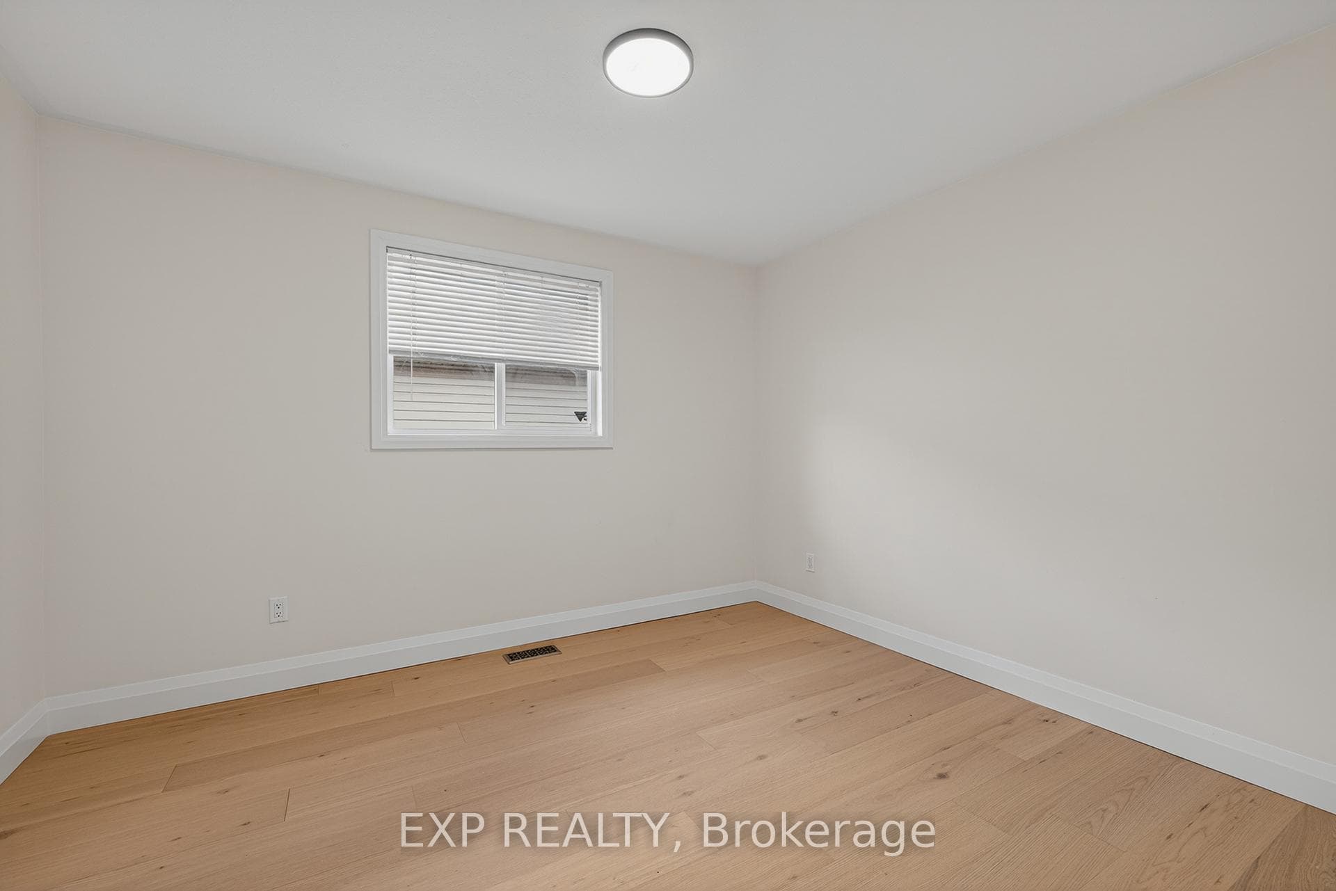 101 Anastasia Crescent photo 12