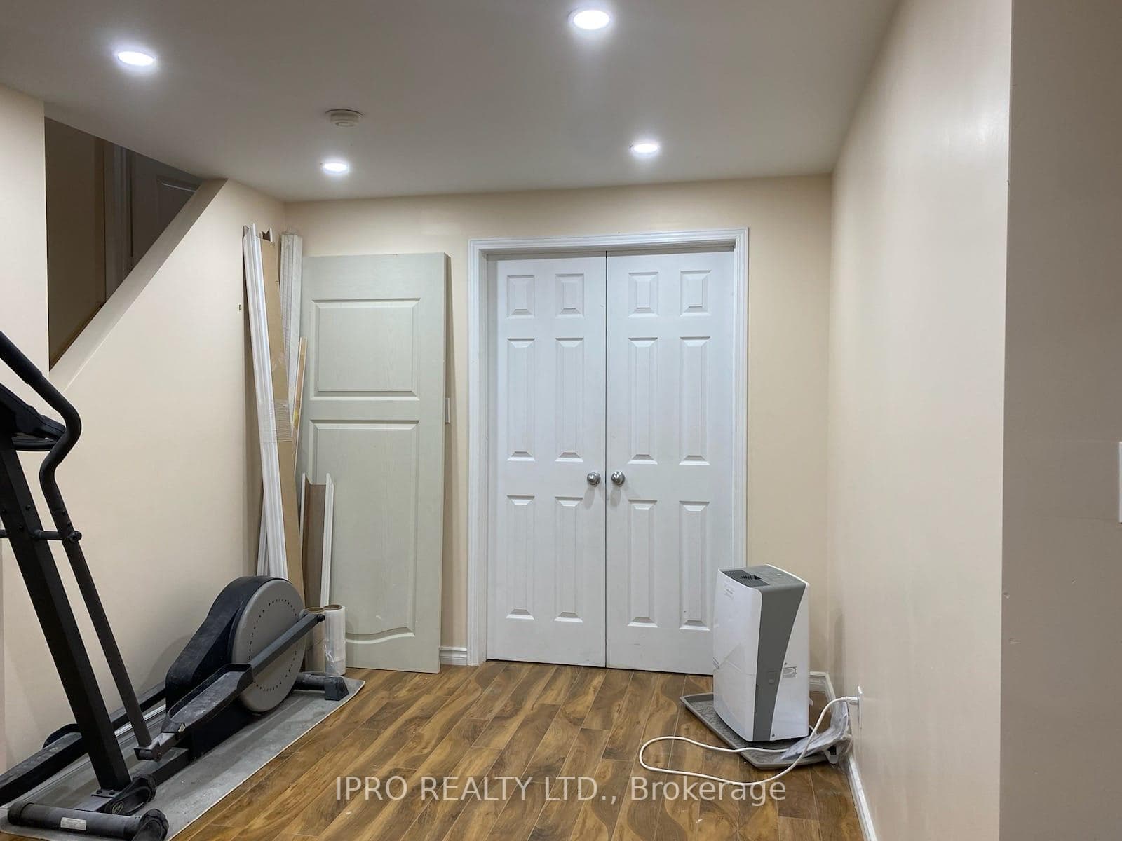 5370 Bellows Avenue photo 6