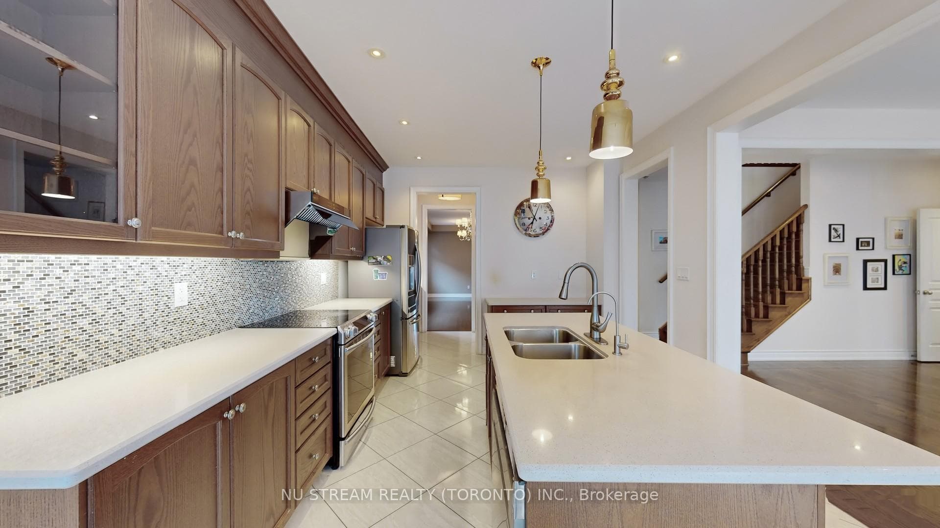 102 Beaconsfield Drive photo 9