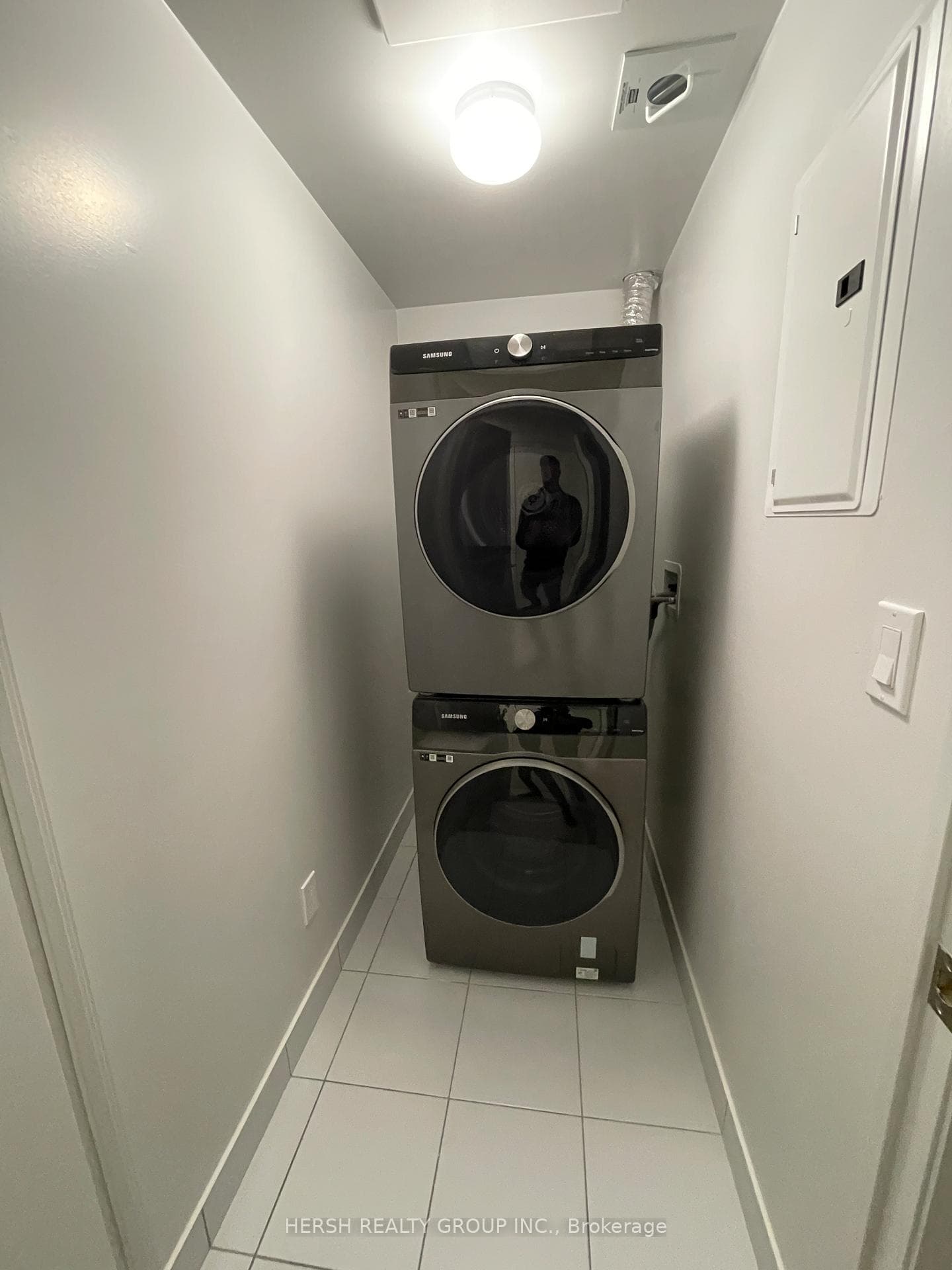 20 Meadowglen Place Unit 2110 photo 5