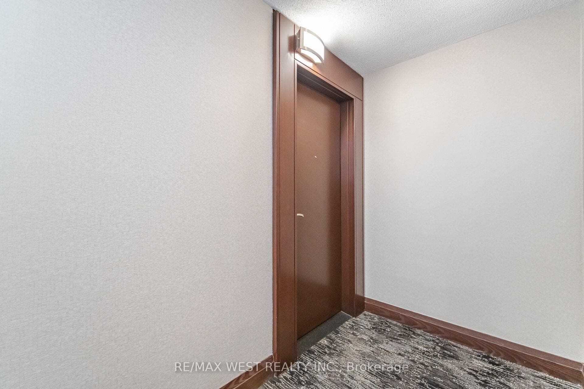 2181 Yonge Street Unit 1811 photo 4