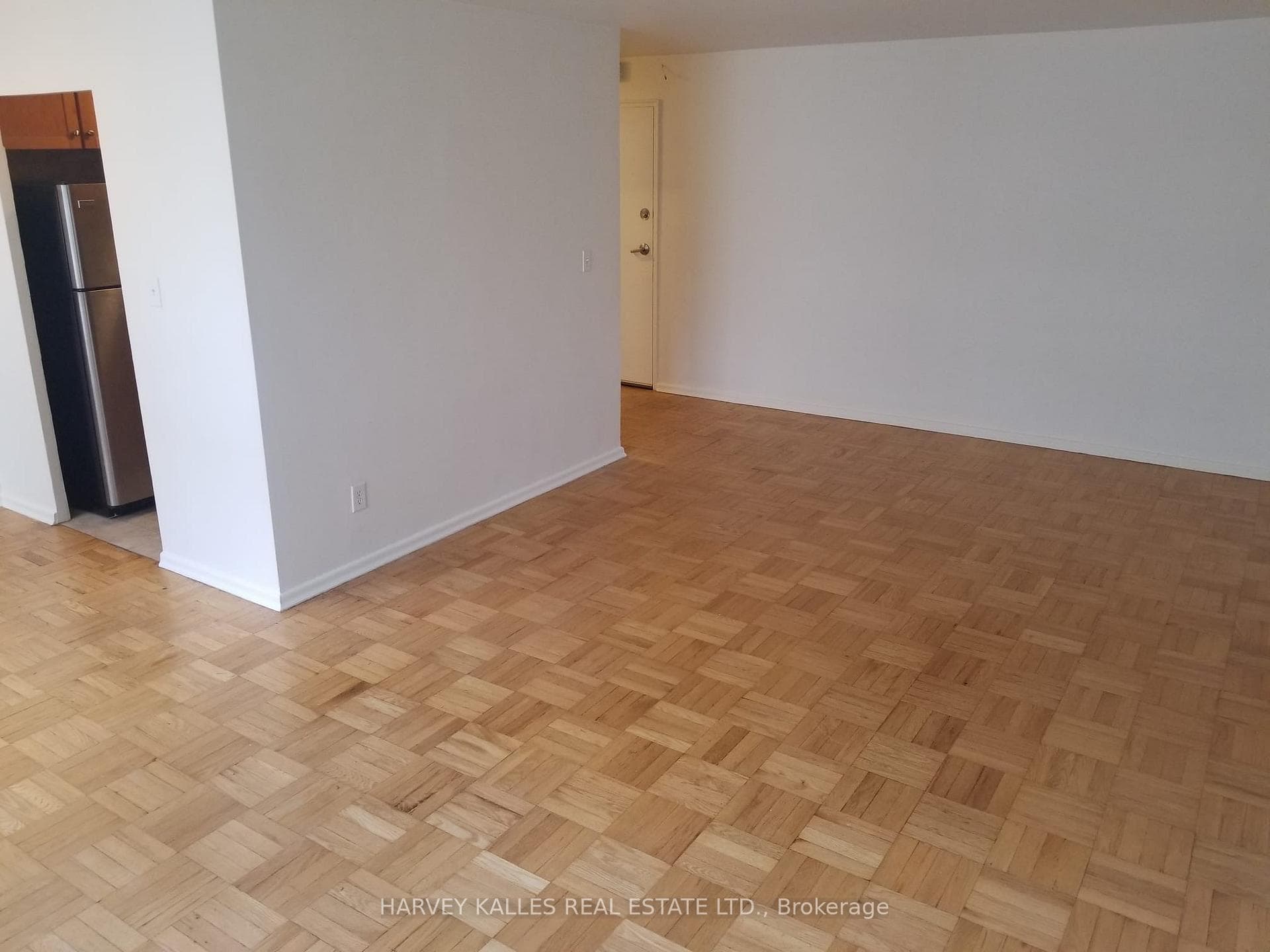 1751 Victoria Park Avenue Unit 205 photo 3