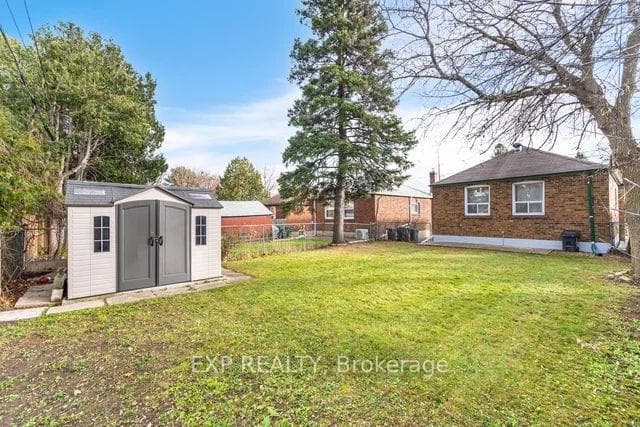 2774 St Clair Avenue photo 25