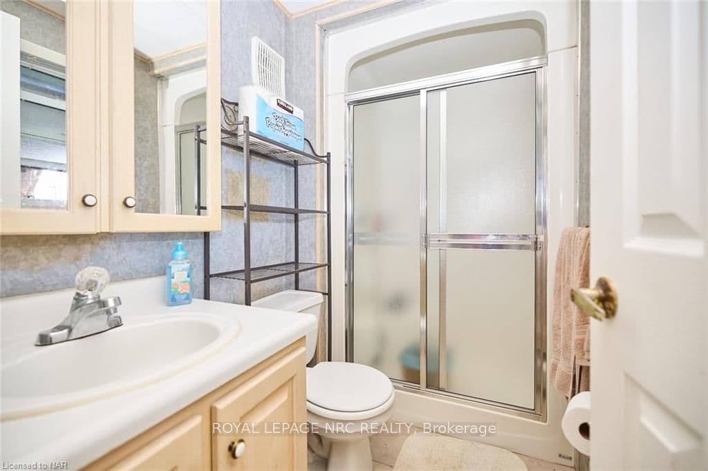 3033 TOWNLINE Road Unit 4 photo 23