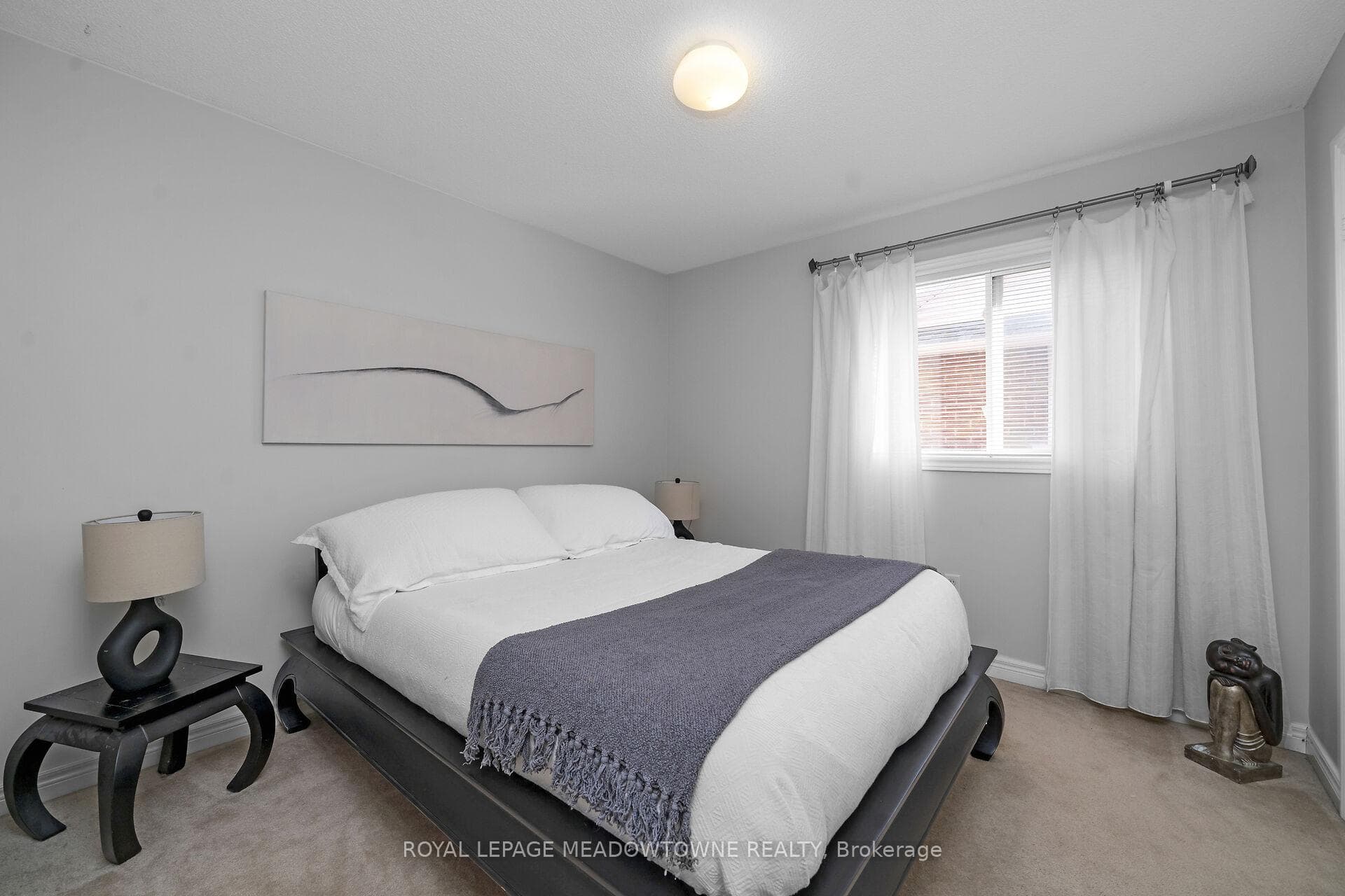 347 Ellwood Dr W 4th Bedroom