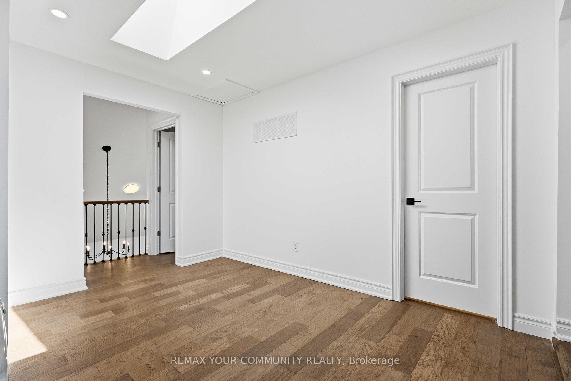 924 Helen Street photo 25