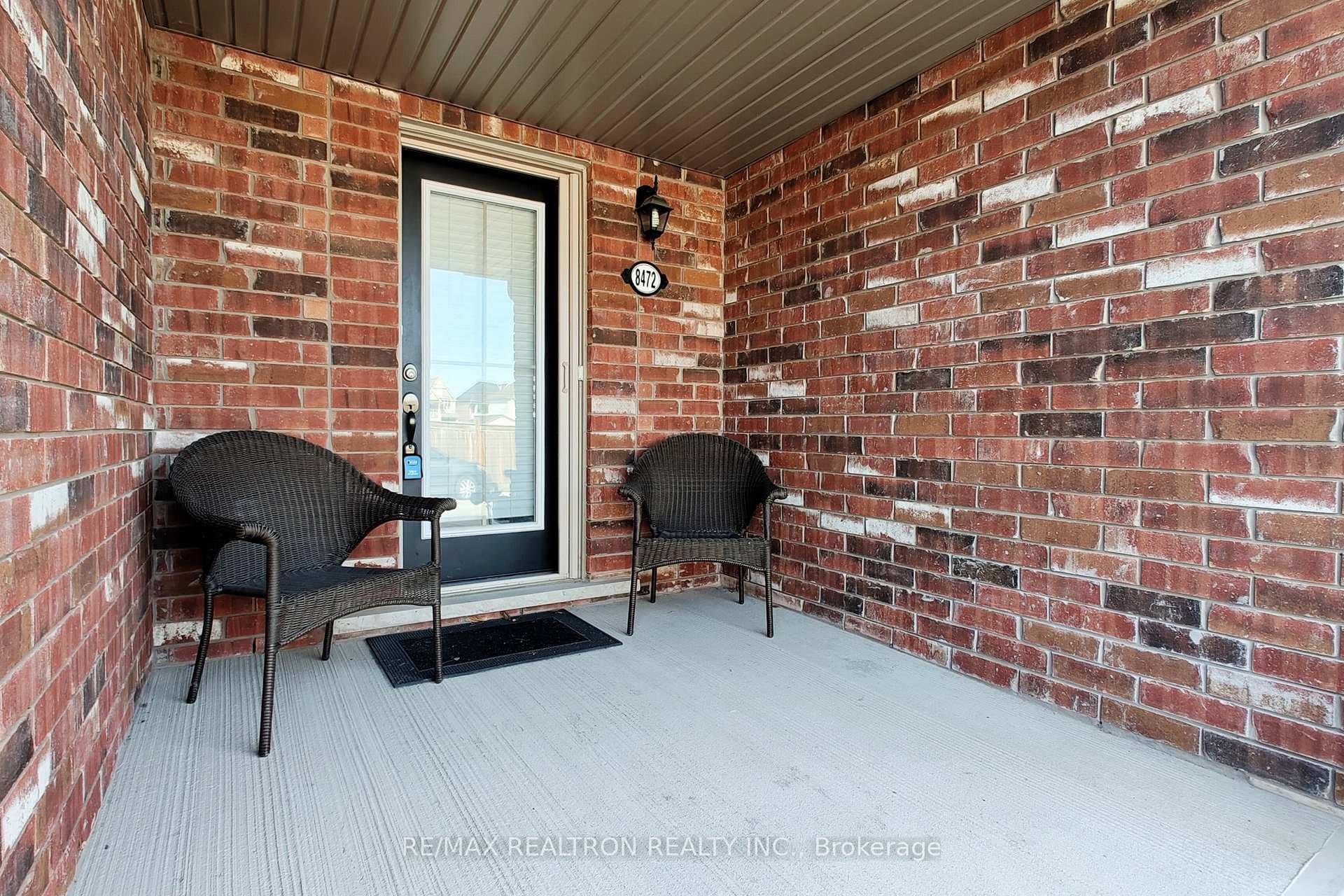 8472 Hickory Lane photo 3